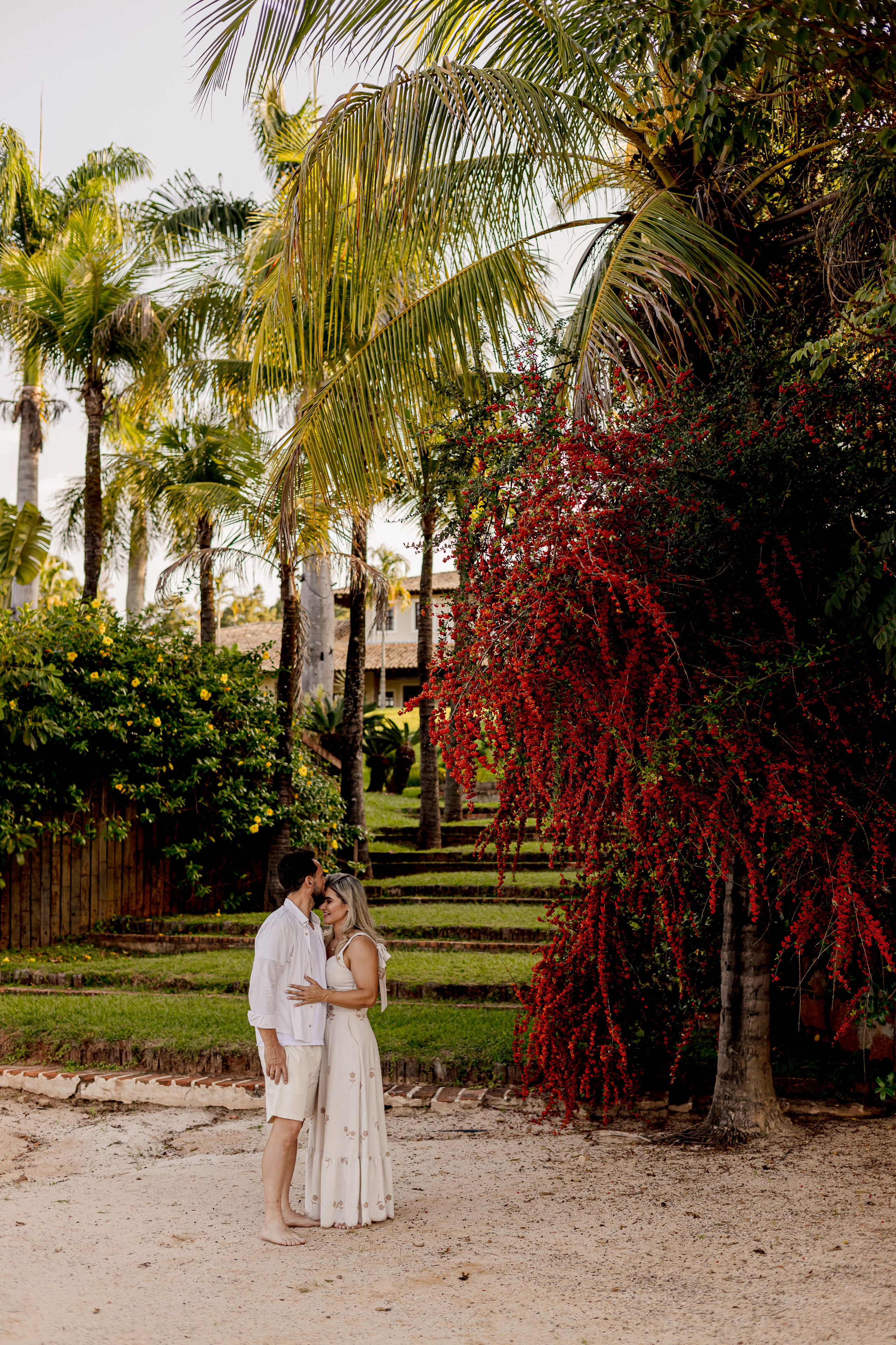 Ensaio Pré-Wedding no Interior Paulista com Lago, Areia e Pôr do Sol | Studio Melk. Foto e Video Studio Melk