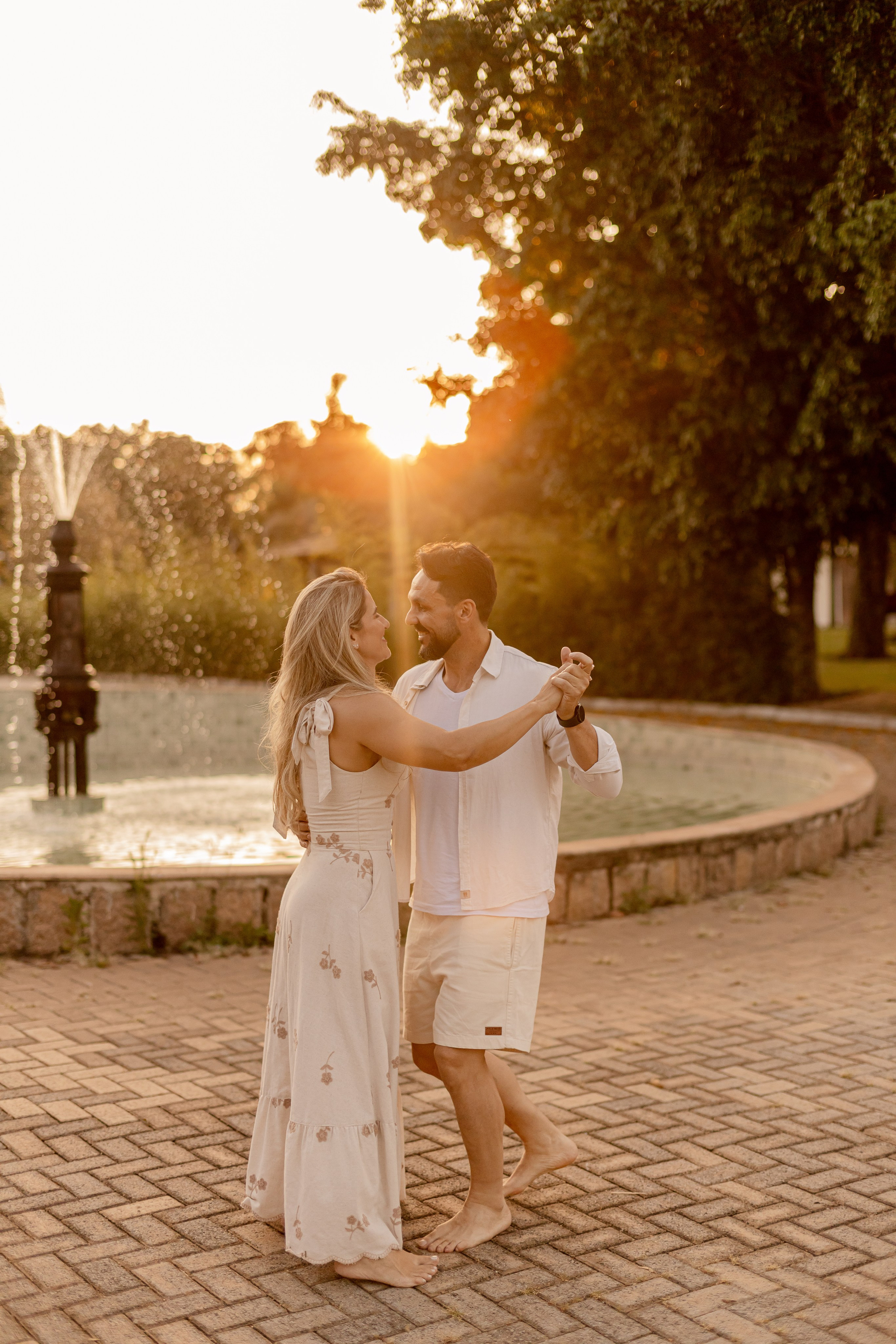 Ensaio Pré-Wedding no Interior Paulista com Lago, Areia e Pôr do Sol | Studio Melk. Foto e Video Studio Melk