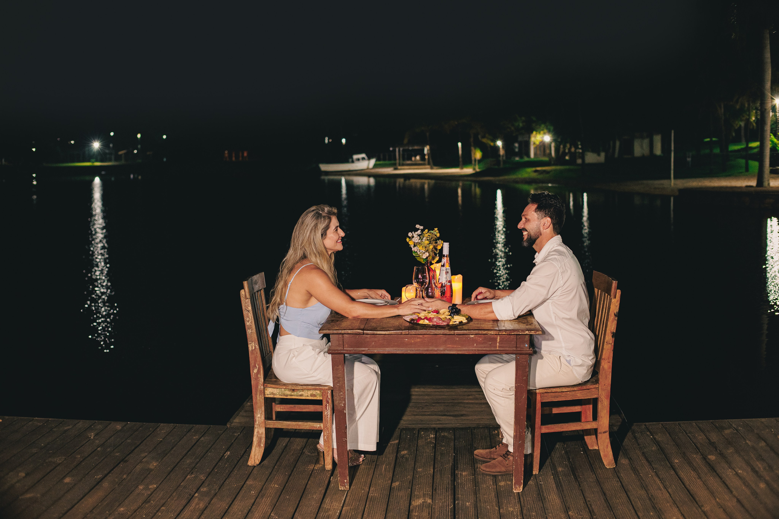 Ensaio Pré-Wedding no Interior Paulista com Lago, Areia e Pôr do Sol | Studio Melk. Foto e Video Studio Melk