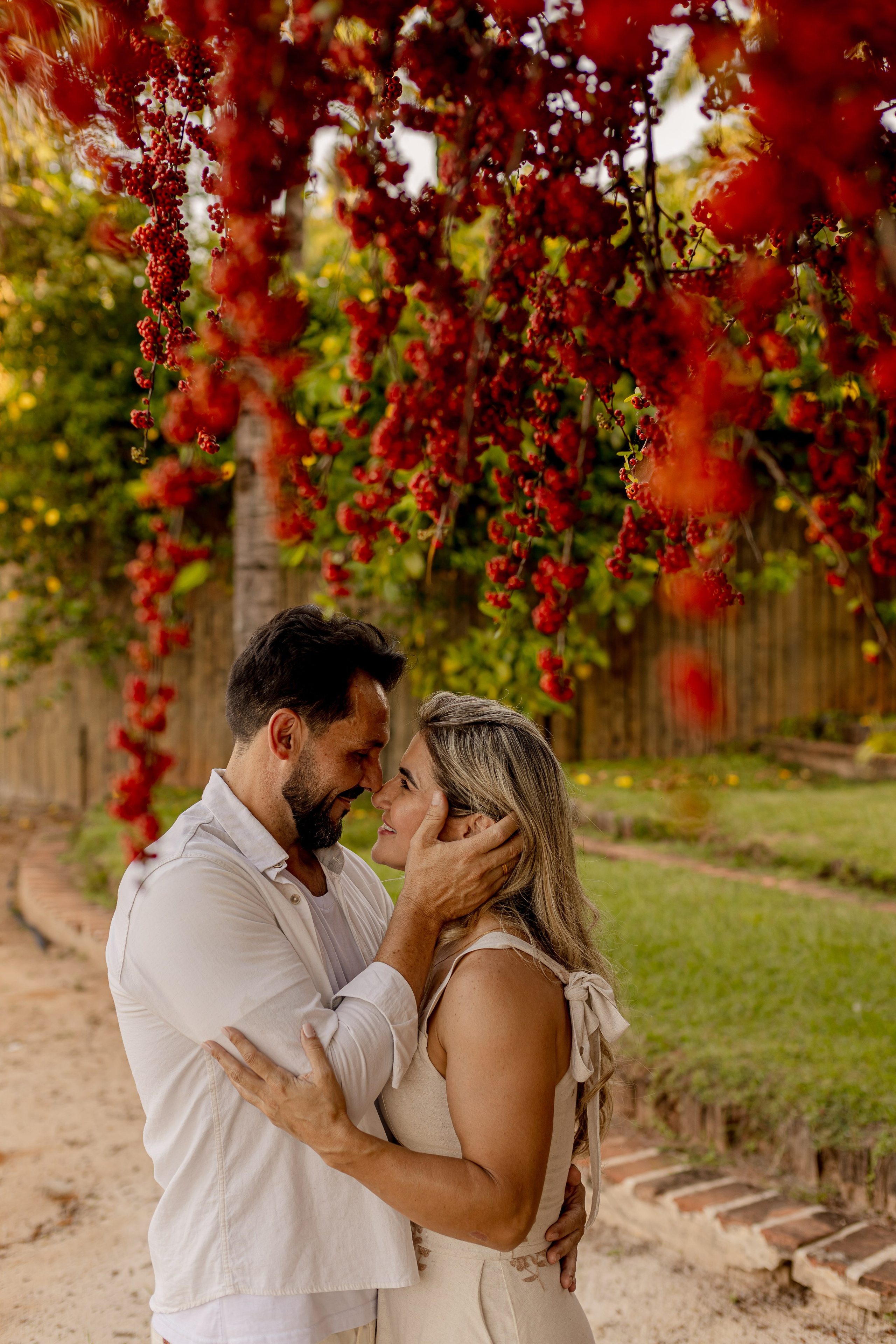 Ensaio Pré-Wedding no Interior Paulista com Lago, Areia e Pôr do Sol | Studio Melk. Foto e Video Studio Melk