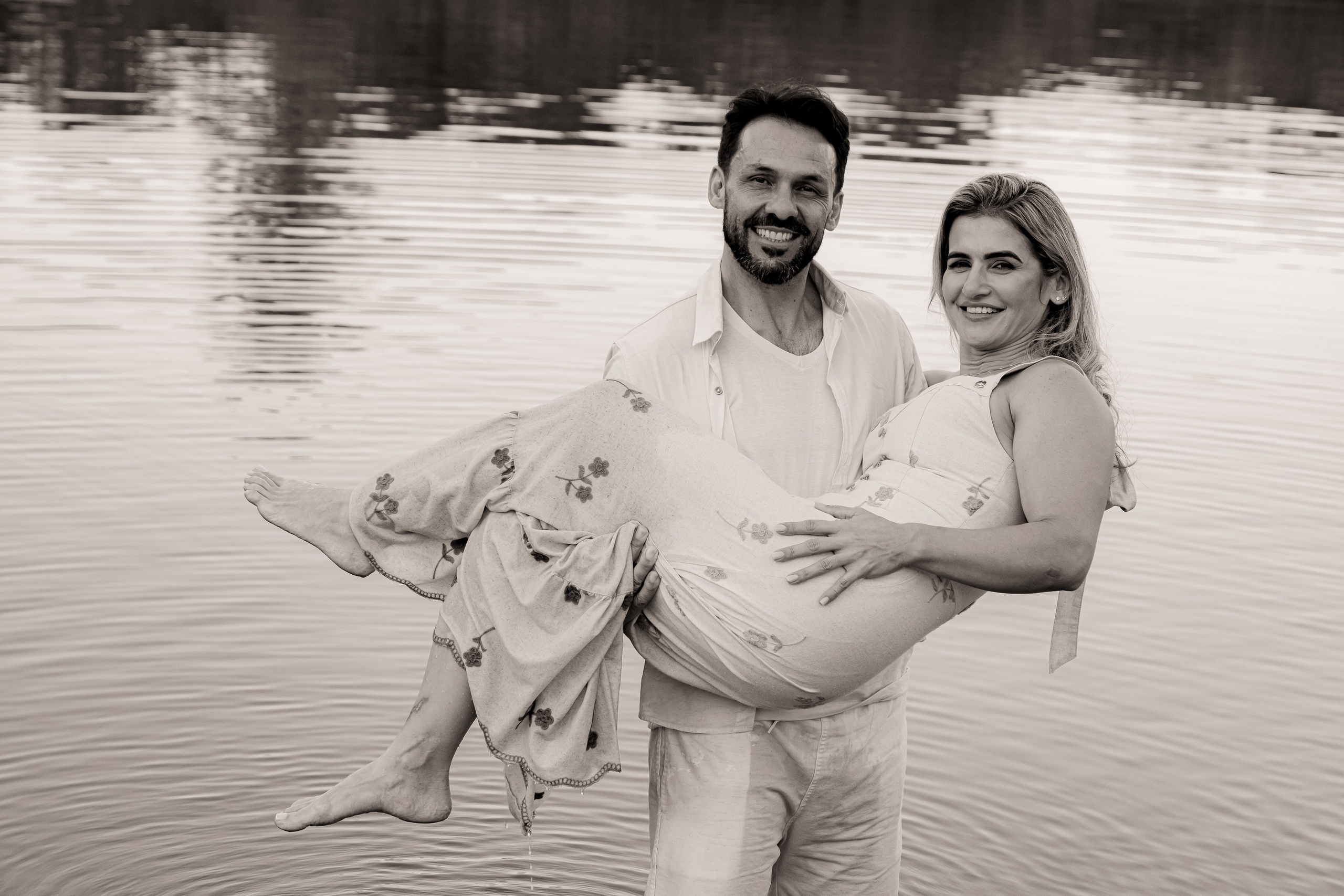 Ensaio Pré-Wedding no Interior Paulista com Lago, Areia e Pôr do Sol | Studio Melk. Foto e Video Studio Melk