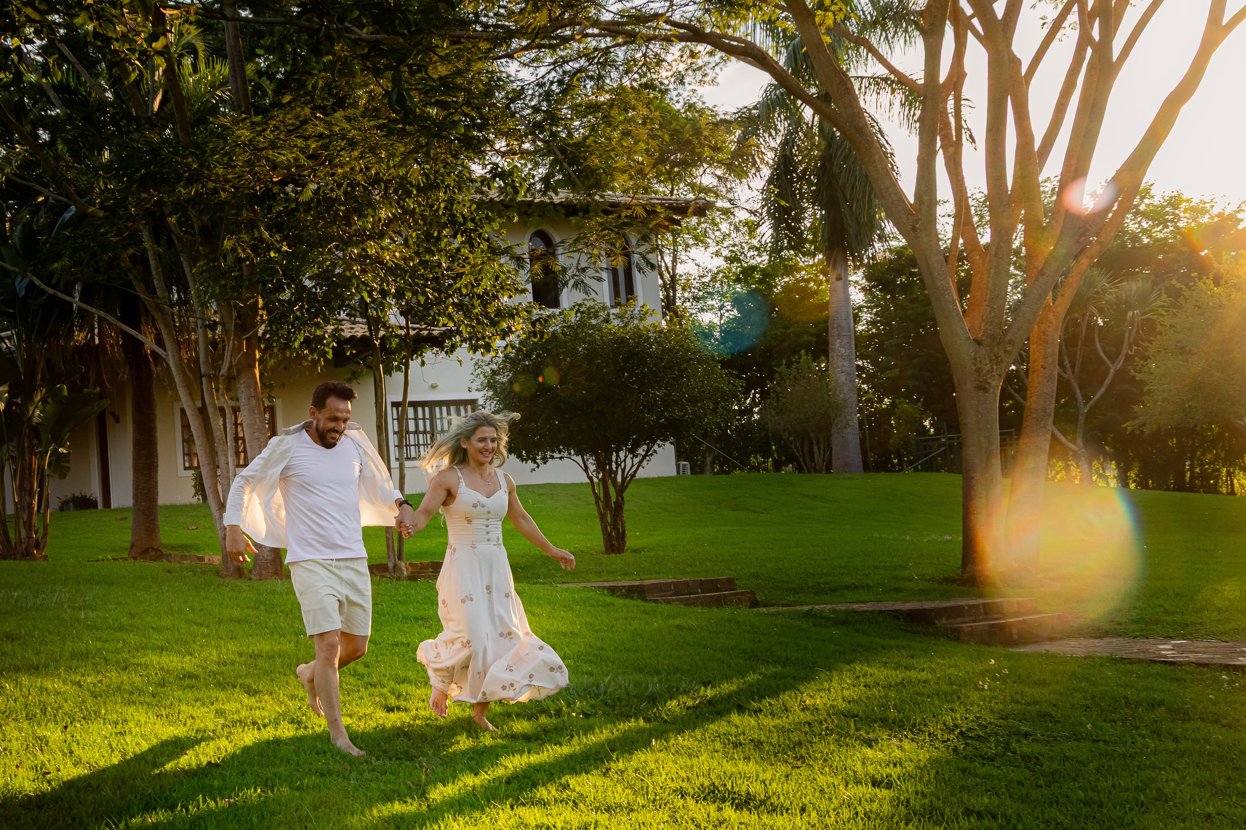 Ensaio Pré-Wedding no Interior Paulista com Lago, Areia e Pôr do Sol | Studio Melk. Foto e Video Studio Melk