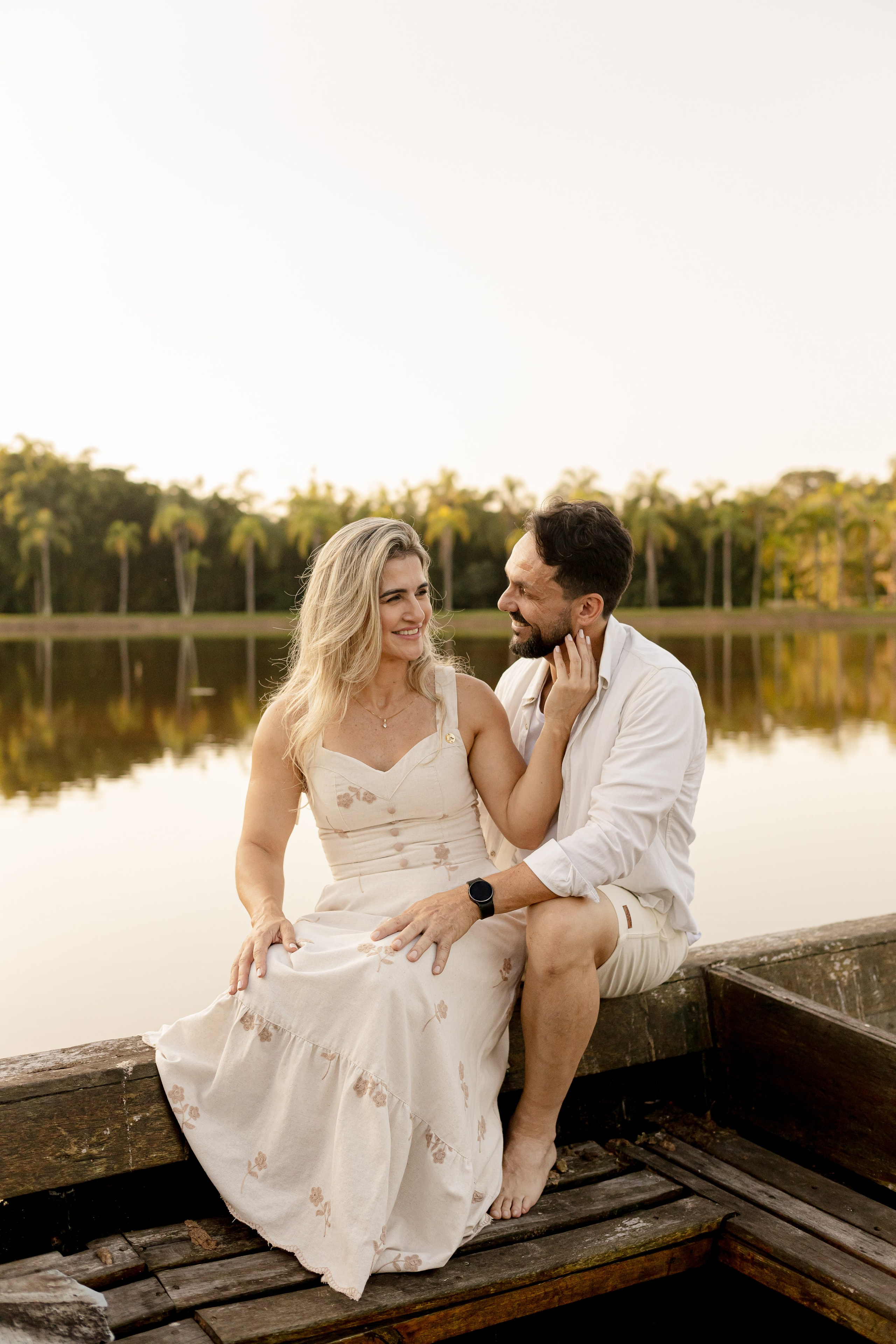 Ensaio Pré-Wedding no Interior Paulista com Lago, Areia e Pôr do Sol | Studio Melk. Foto e Video Studio Melk