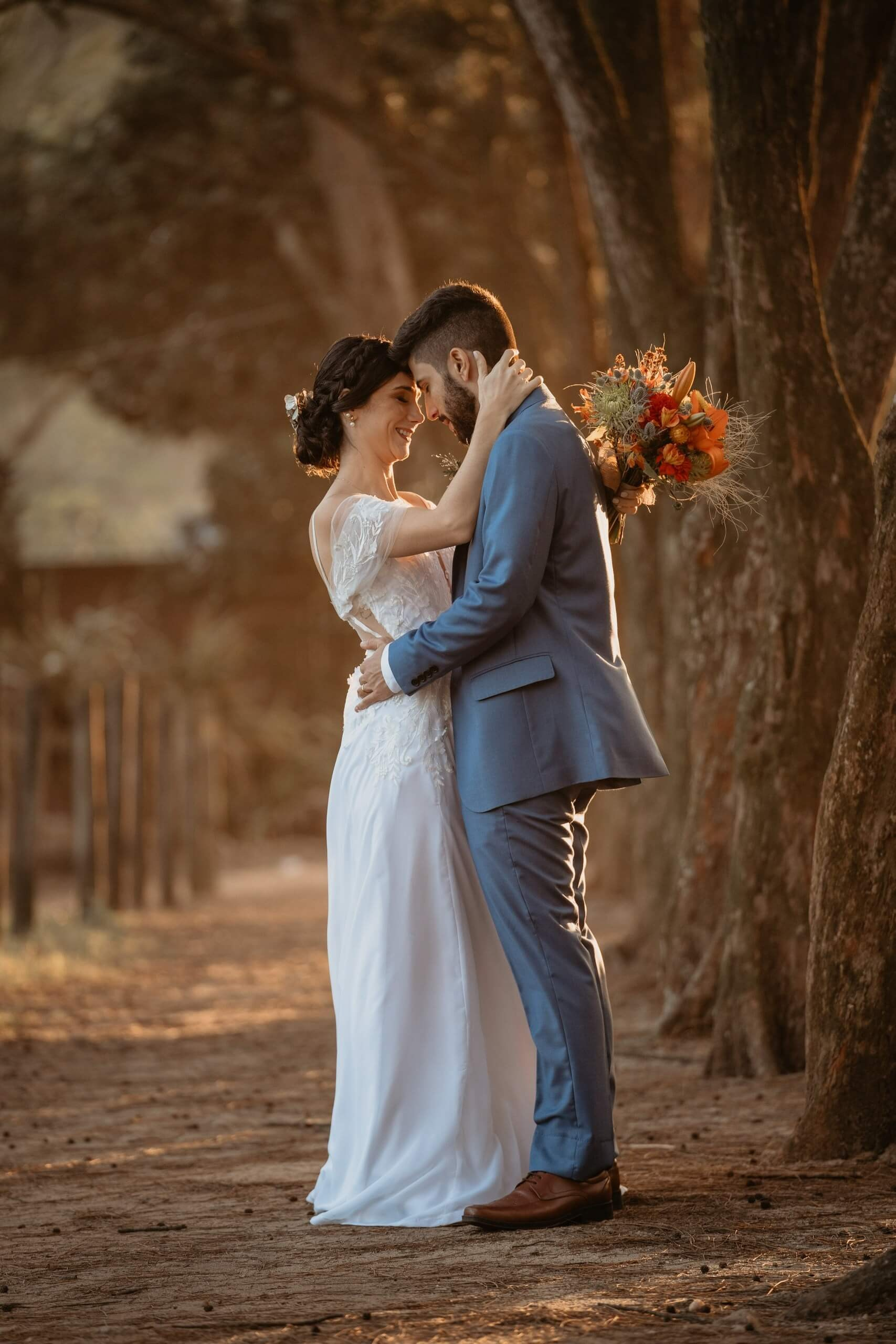 Casal em casamento na praia de Grumari no Rio de Janeiro