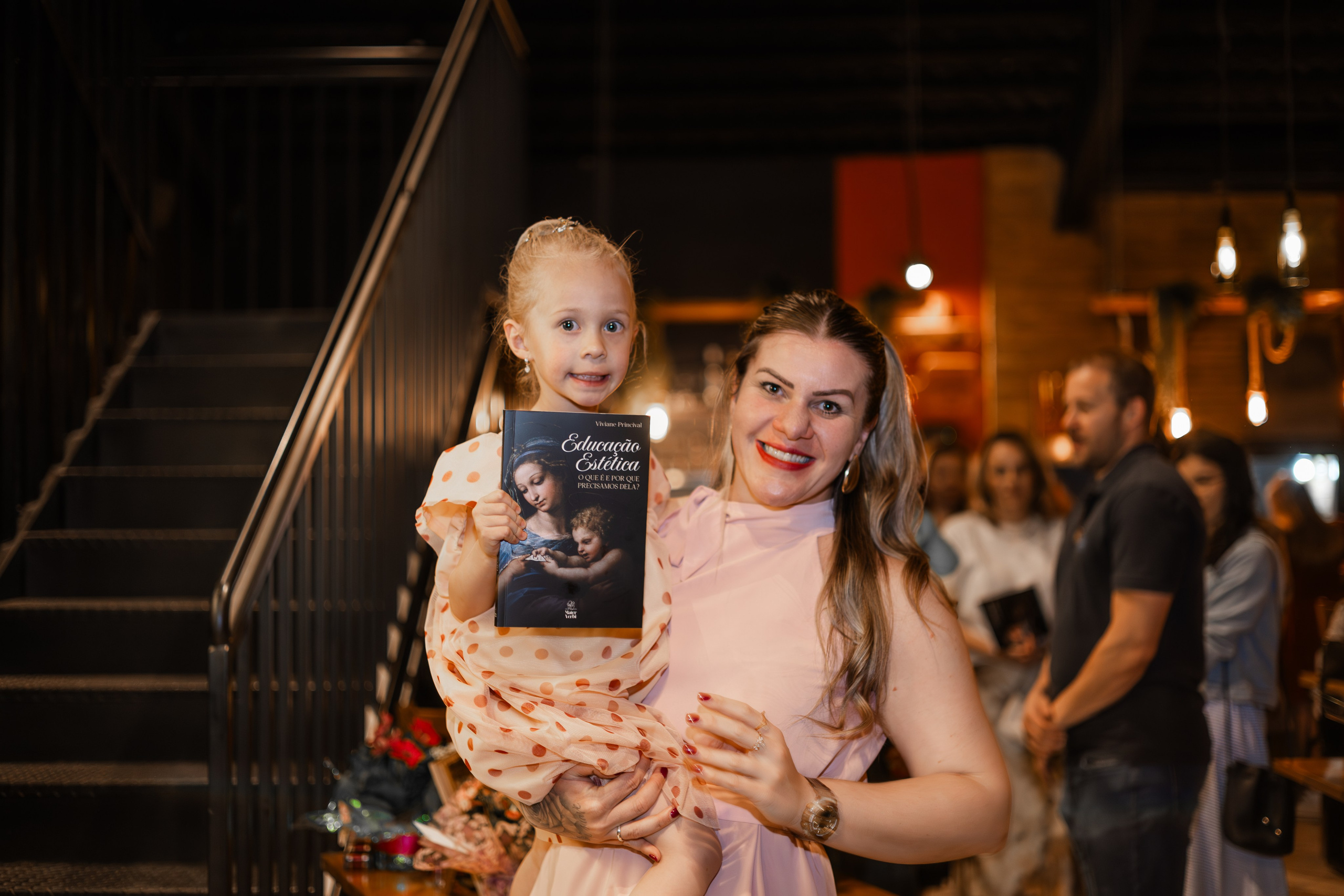 Lançamento de Livro Vivi Princival. Lumiere Filmes e Fotos