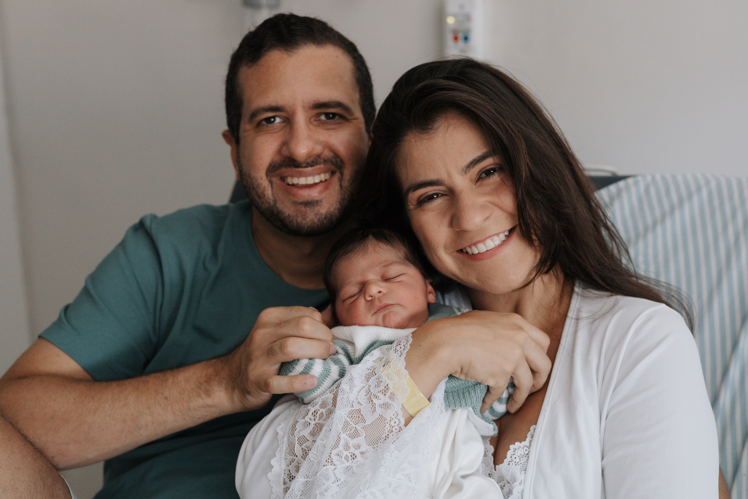 Nascimento Rael. Fotos e filme de partos & famílias