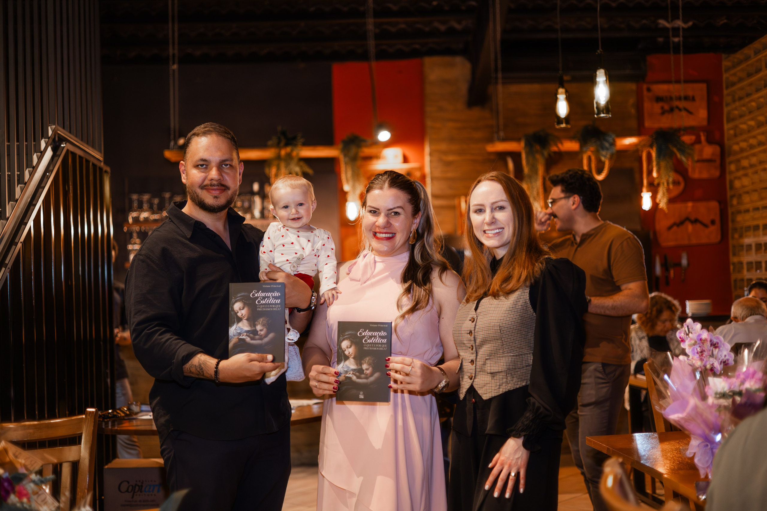 Lançamento de Livro Vivi Princival. Lumiere Filmes e Fotos