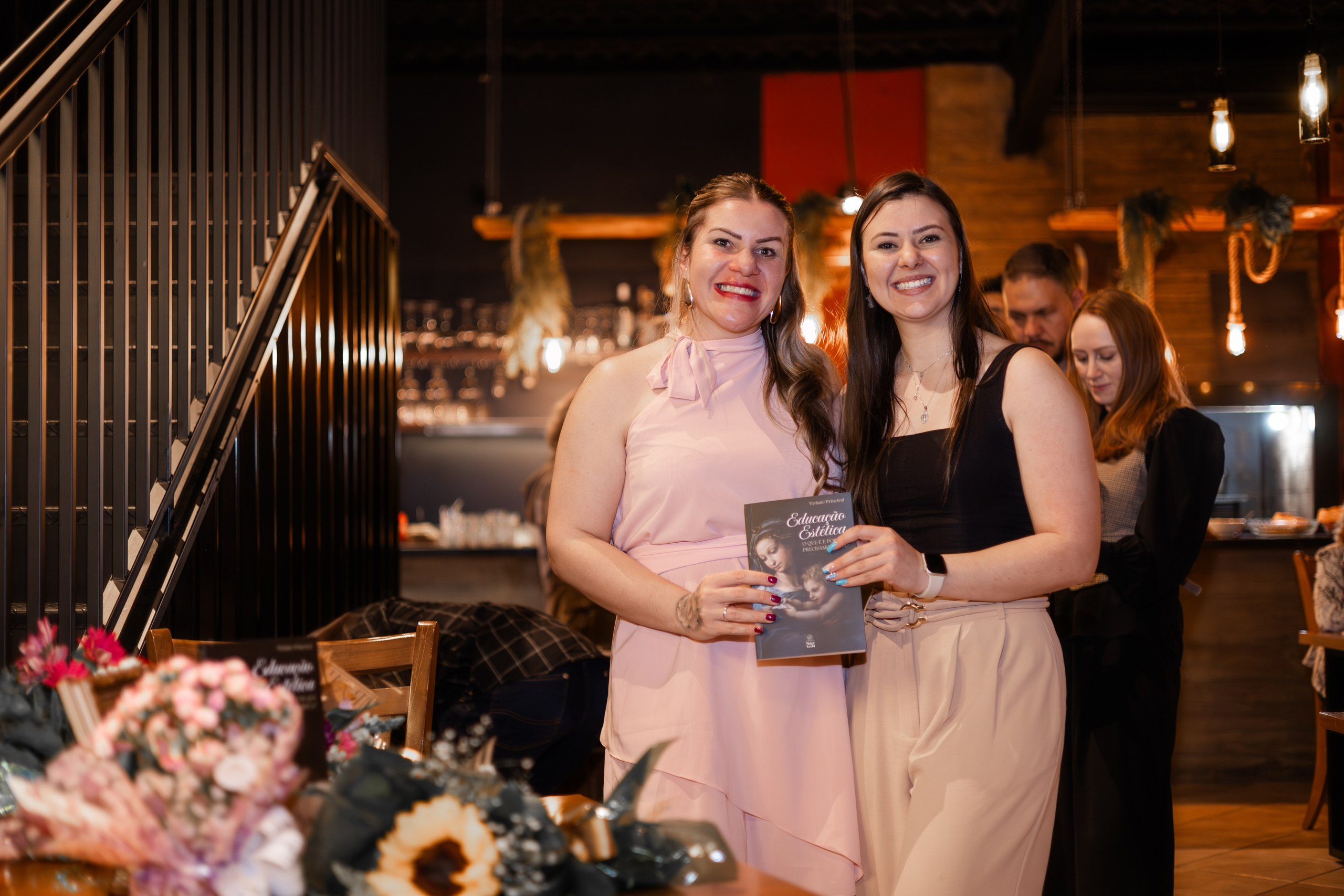 Lançamento de Livro Vivi Princival. Lumiere Filmes e Fotos