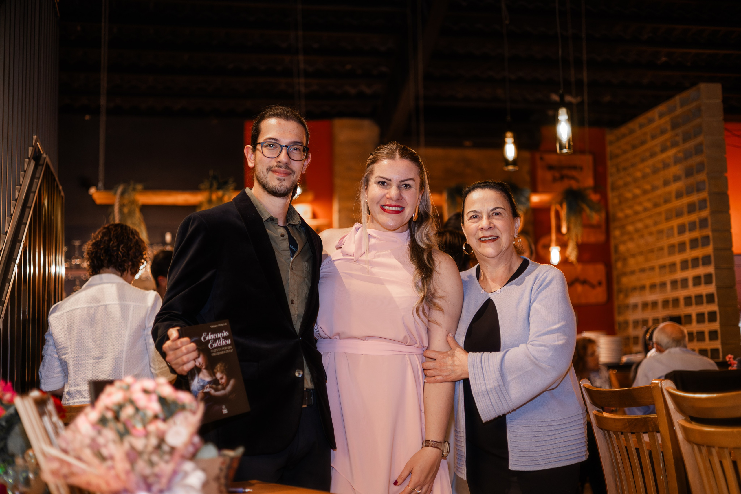 Lançamento de Livro Vivi Princival. Lumiere Filmes e Fotos