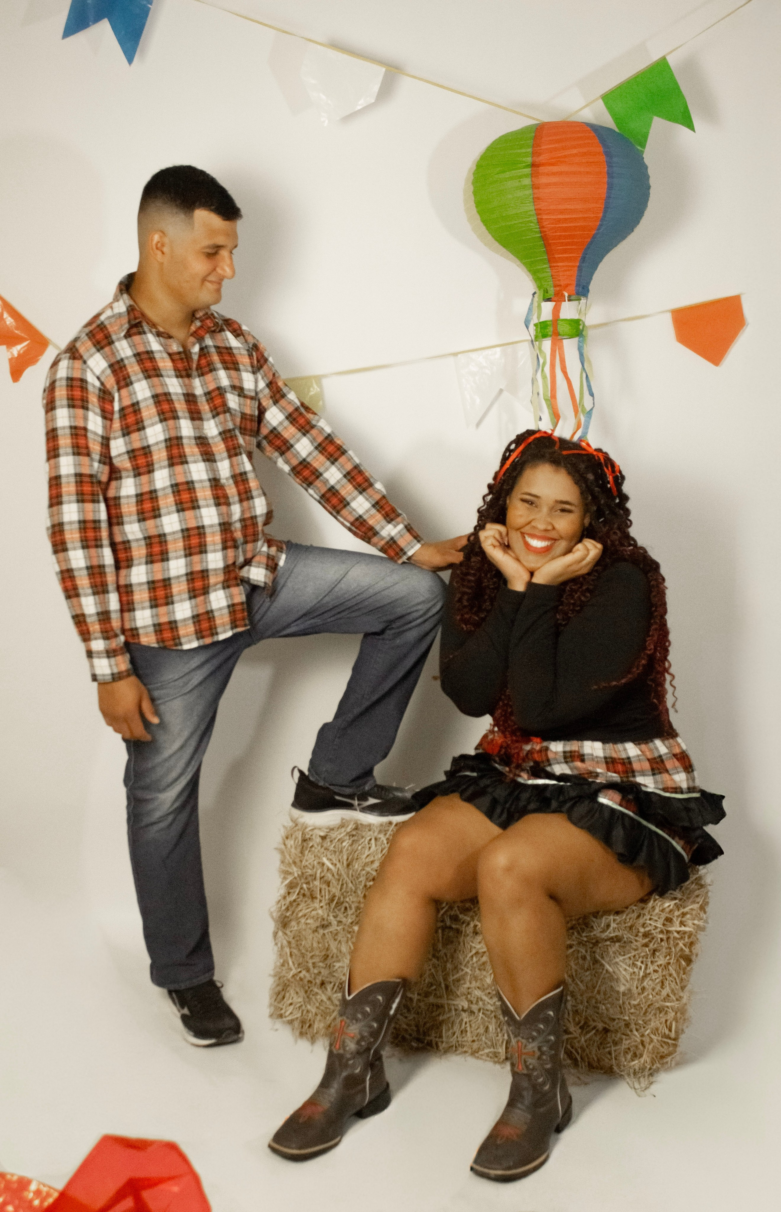 Sessão de fotos temática: Festa Junina do casal Natasha & Gabriel