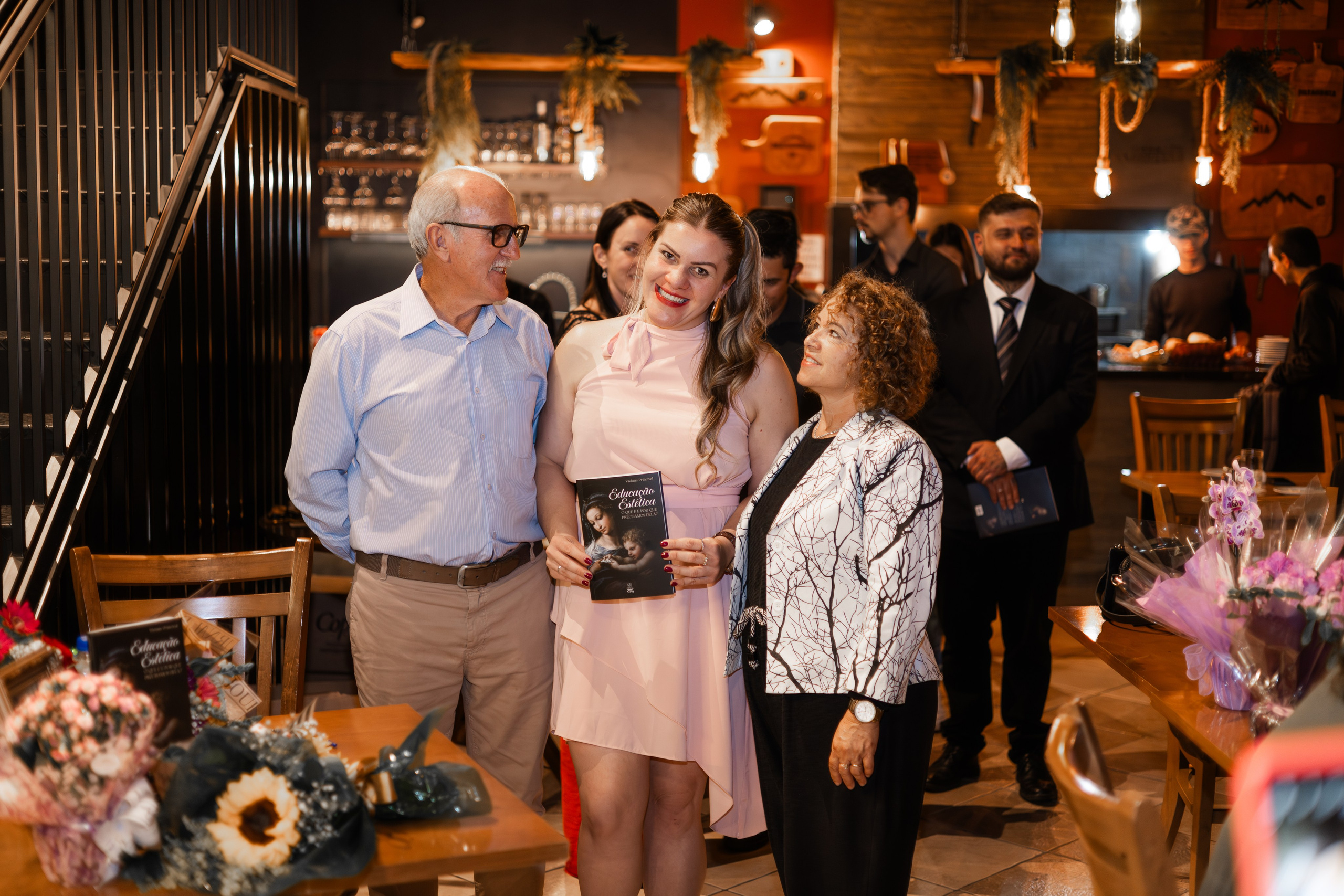 Lançamento de Livro Vivi Princival. Lumiere Filmes e Fotos