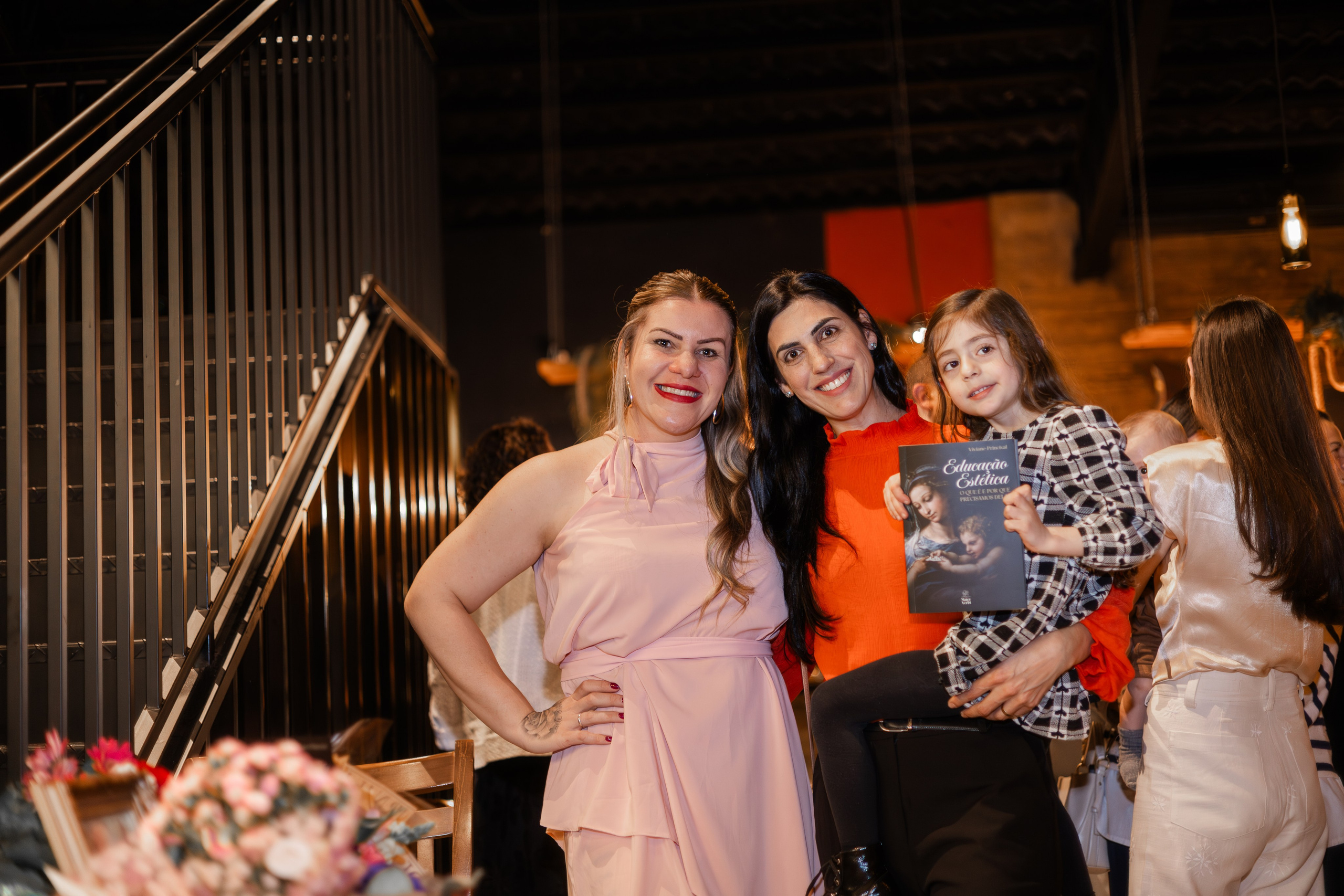 Lançamento de Livro Vivi Princival. Lumiere Filmes e Fotos