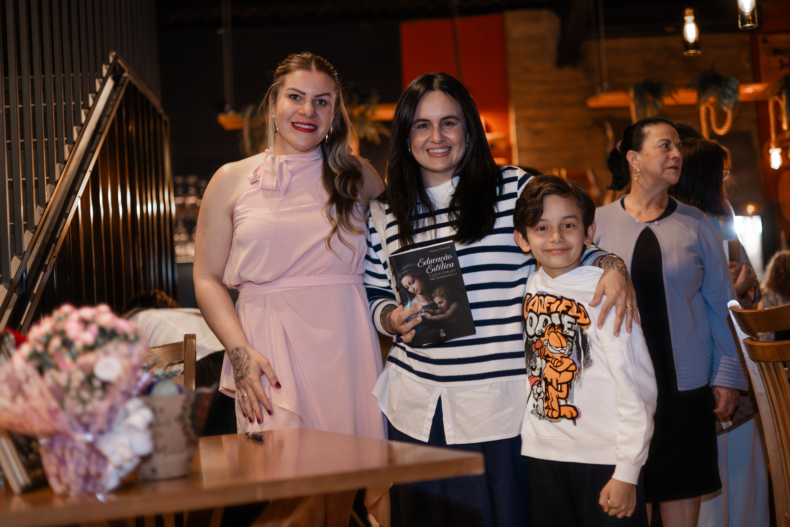 Lançamento de Livro Vivi Princival. Lumiere Filmes e Fotos
