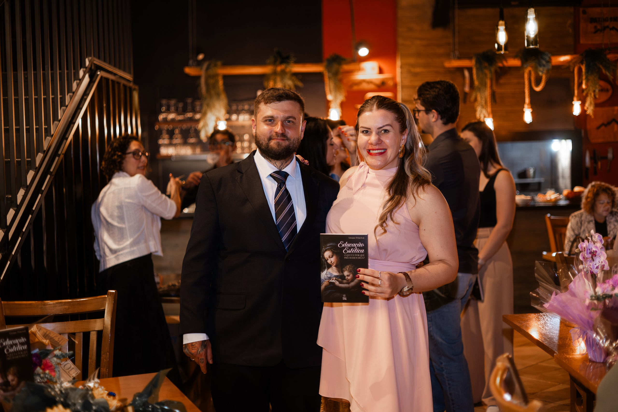 Lançamento de Livro Vivi Princival. Lumiere Filmes e Fotos