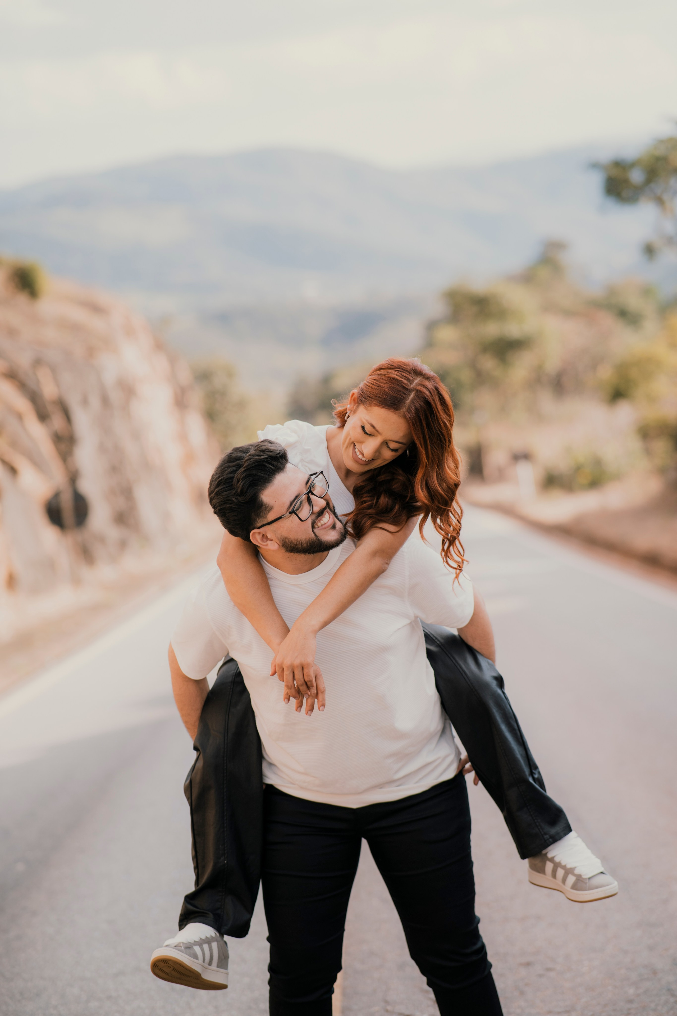 Casal durante ensaio fotográfico de casamento em Belo Horizonte