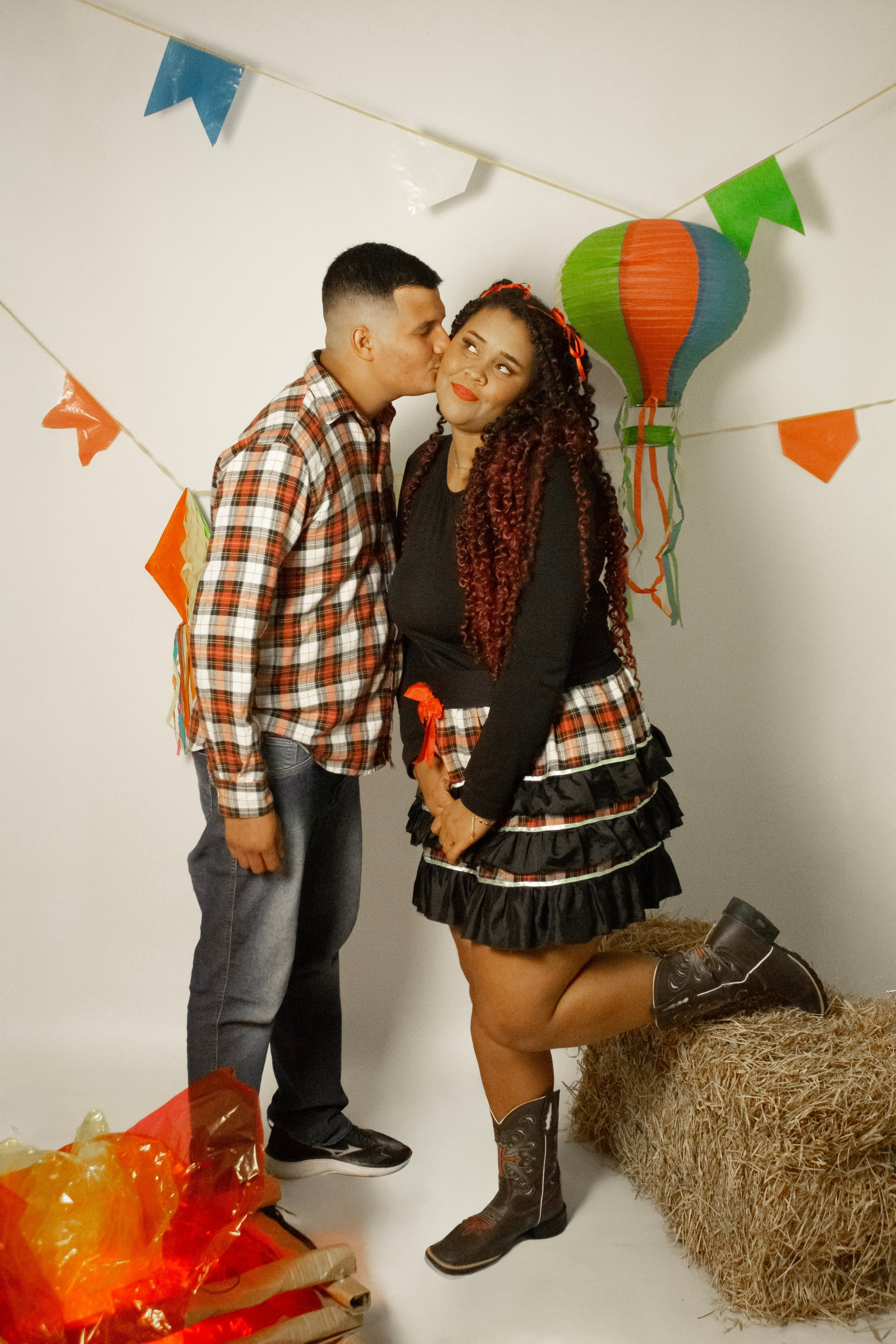 Sessão de fotos temática: Festa Junina do casal Natasha & Gabriel