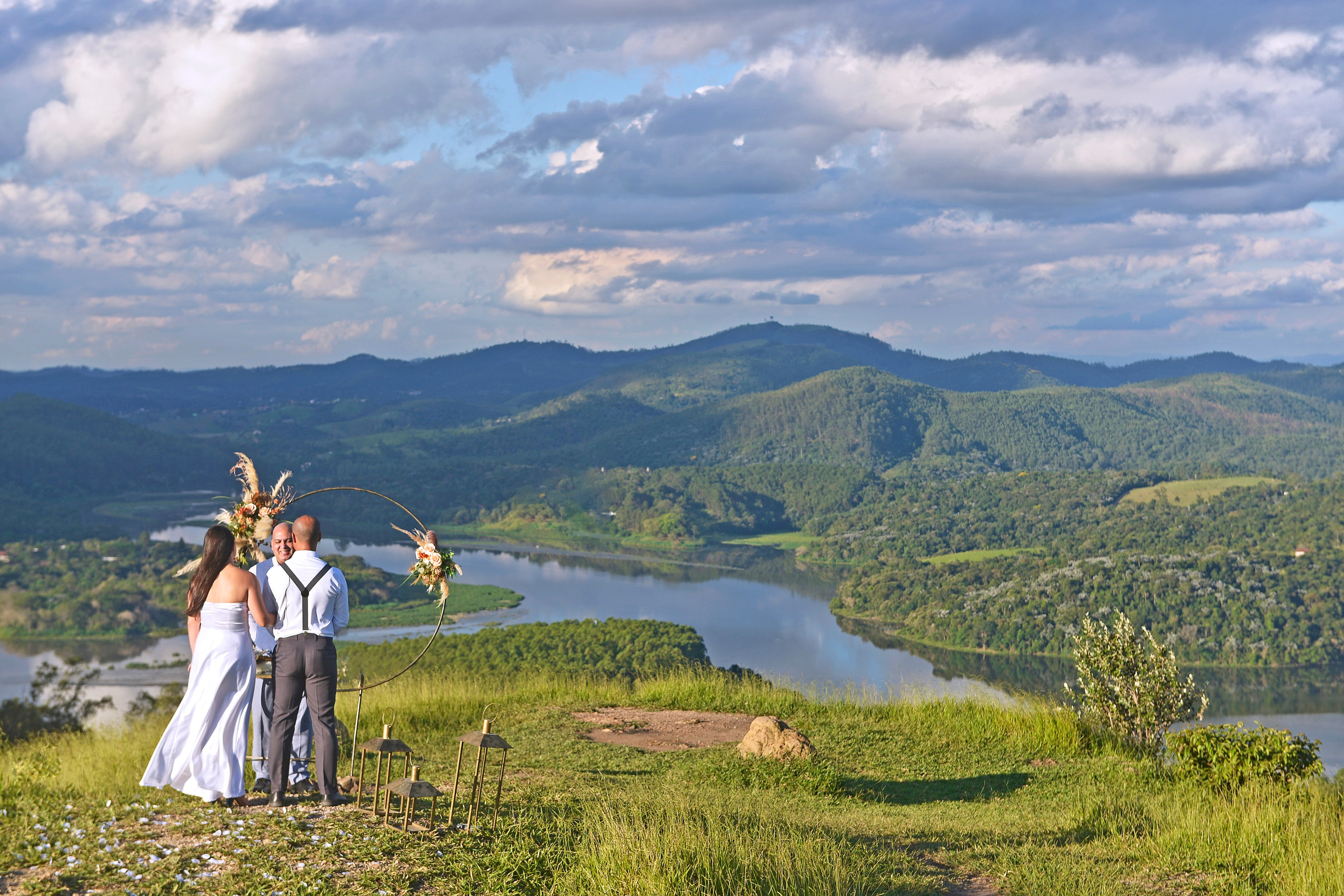 Jefferson & Juliana — Morro do Capuava, Pirapora do Bom Jesus. Produtora Bride