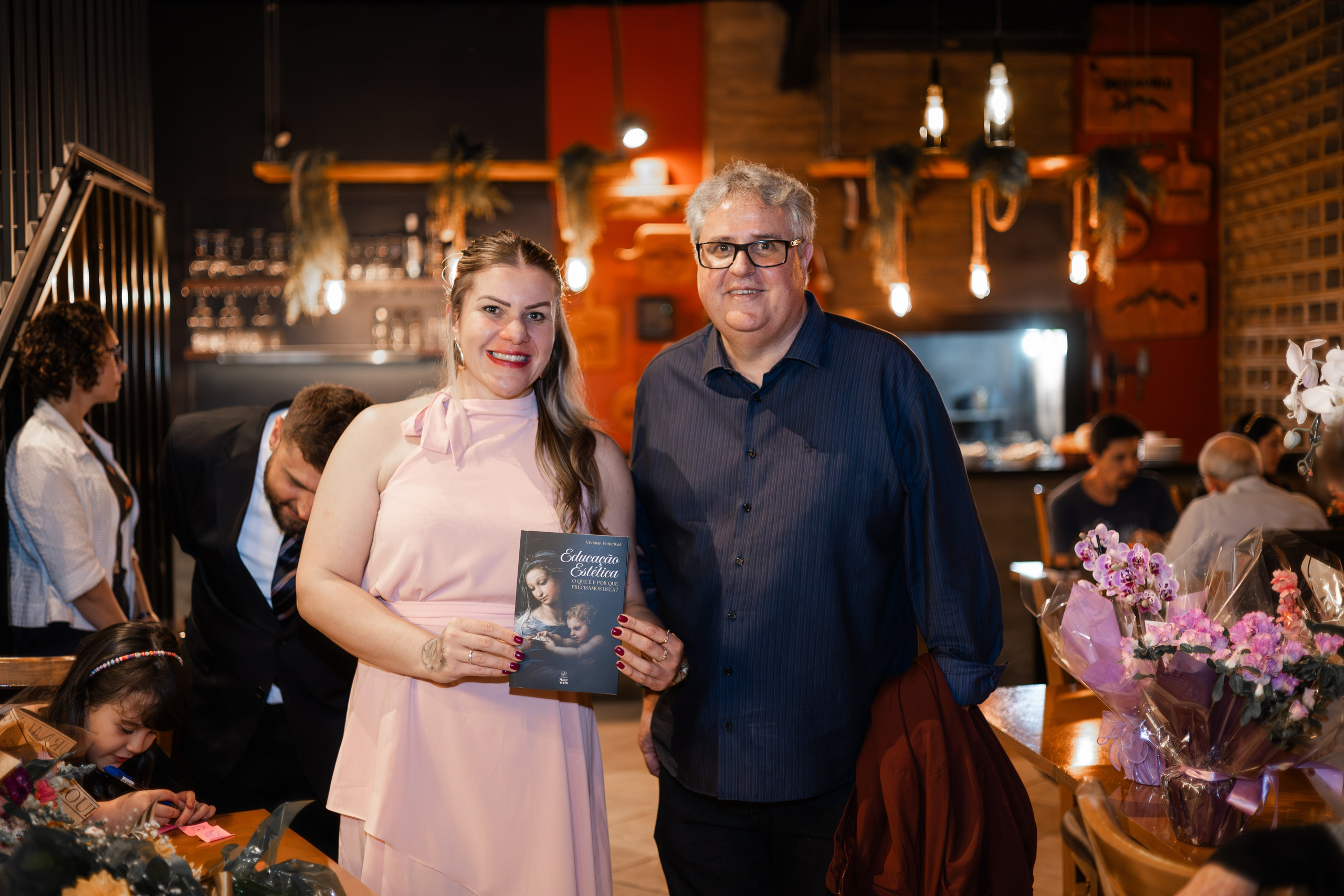 Lançamento de Livro Vivi Princival. Lumiere Filmes e Fotos