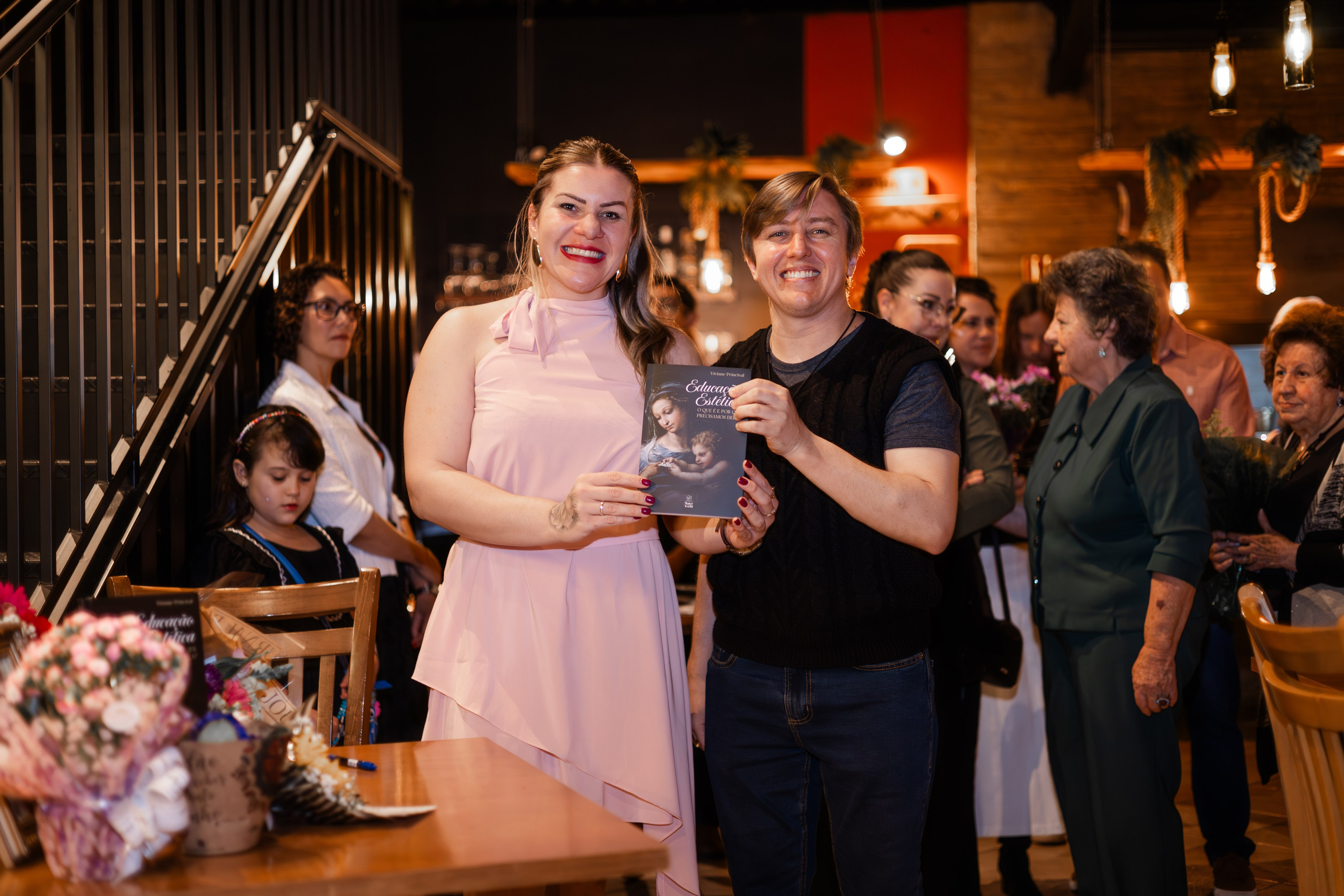 Lançamento de Livro Vivi Princival. Lumiere Filmes e Fotos