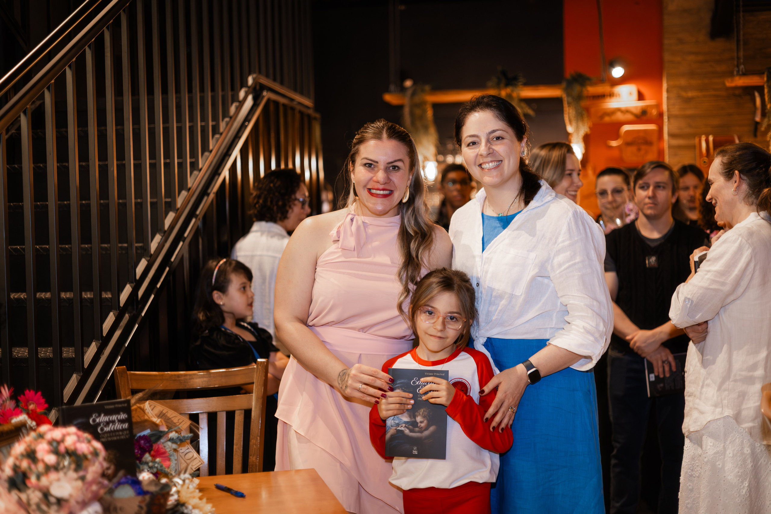 Lançamento de Livro Vivi Princival. Lumiere Filmes e Fotos