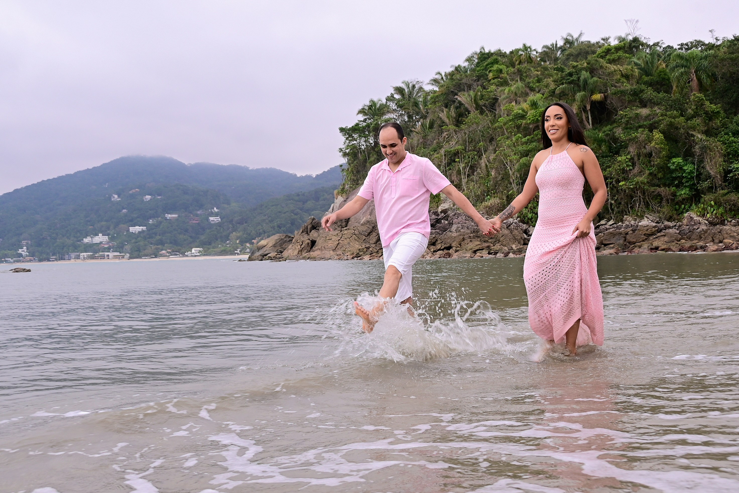 Débora & Douglas — Praia das Conchas, Guarujá. Produtora Bride