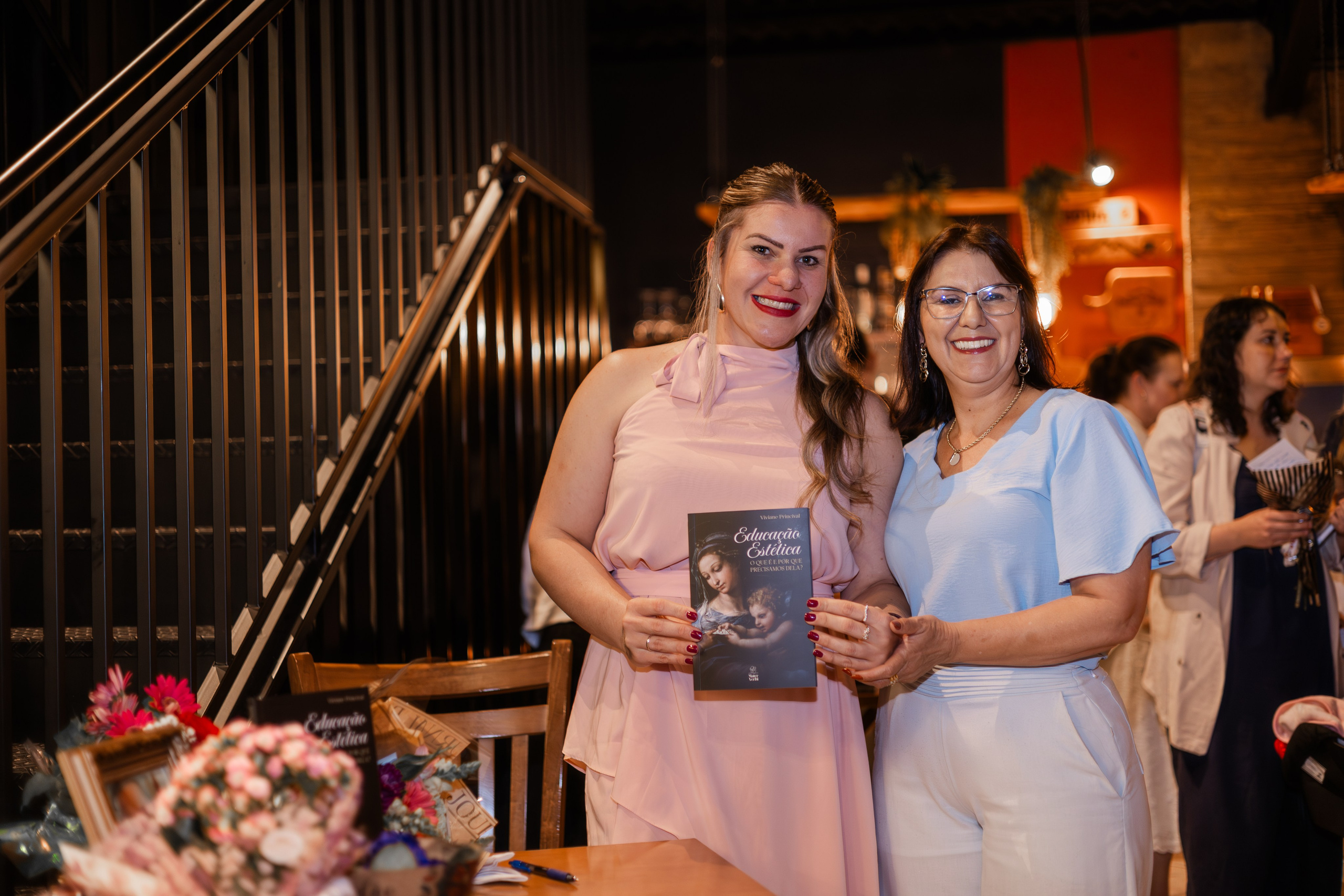 Lançamento de Livro Vivi Princival. Lumiere Filmes e Fotos