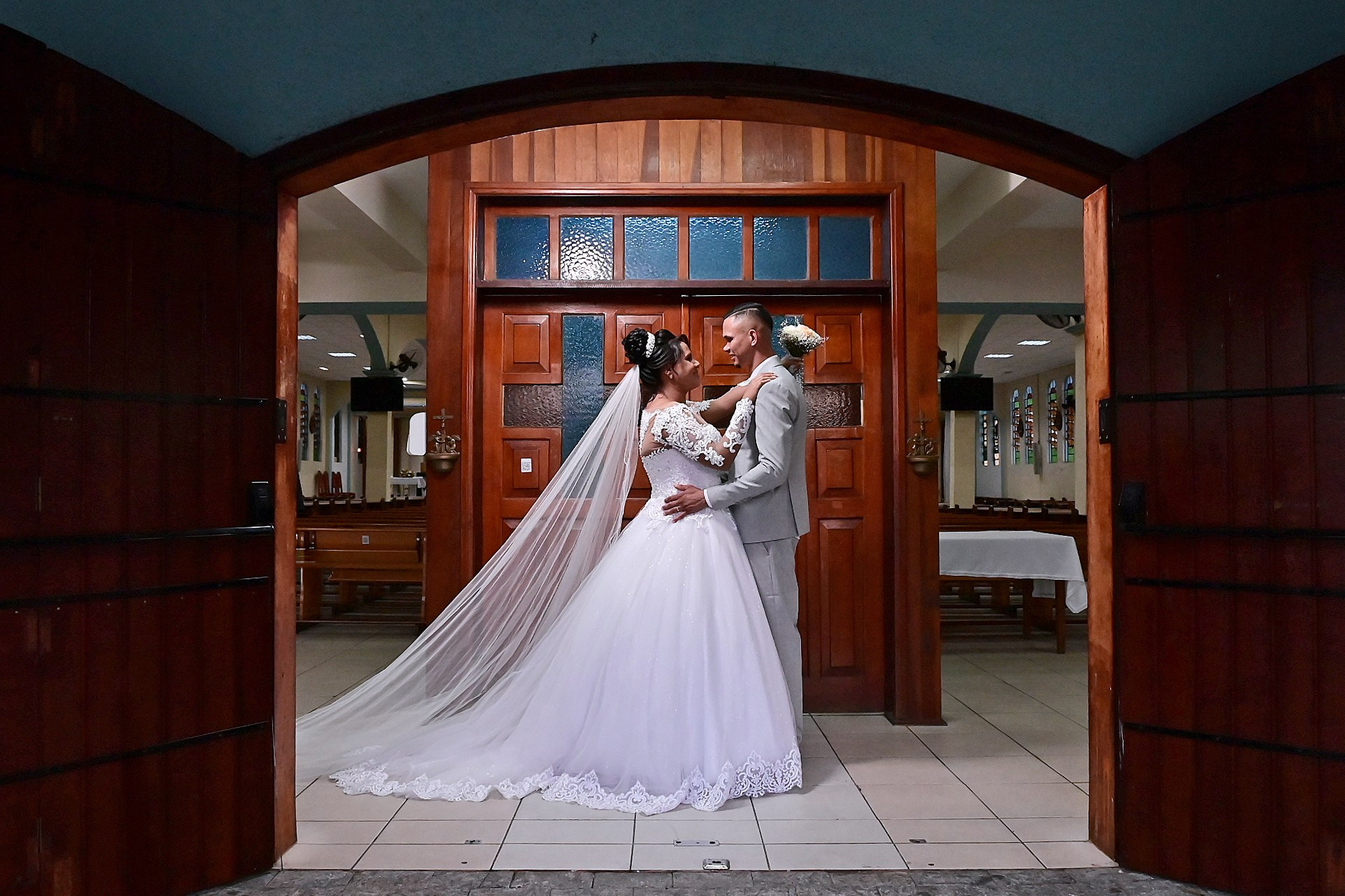 Luana & Rodrigo — Paróquia Nossa Senhora Medianeira de todas as Graças, Itapevi. Produtora Bride