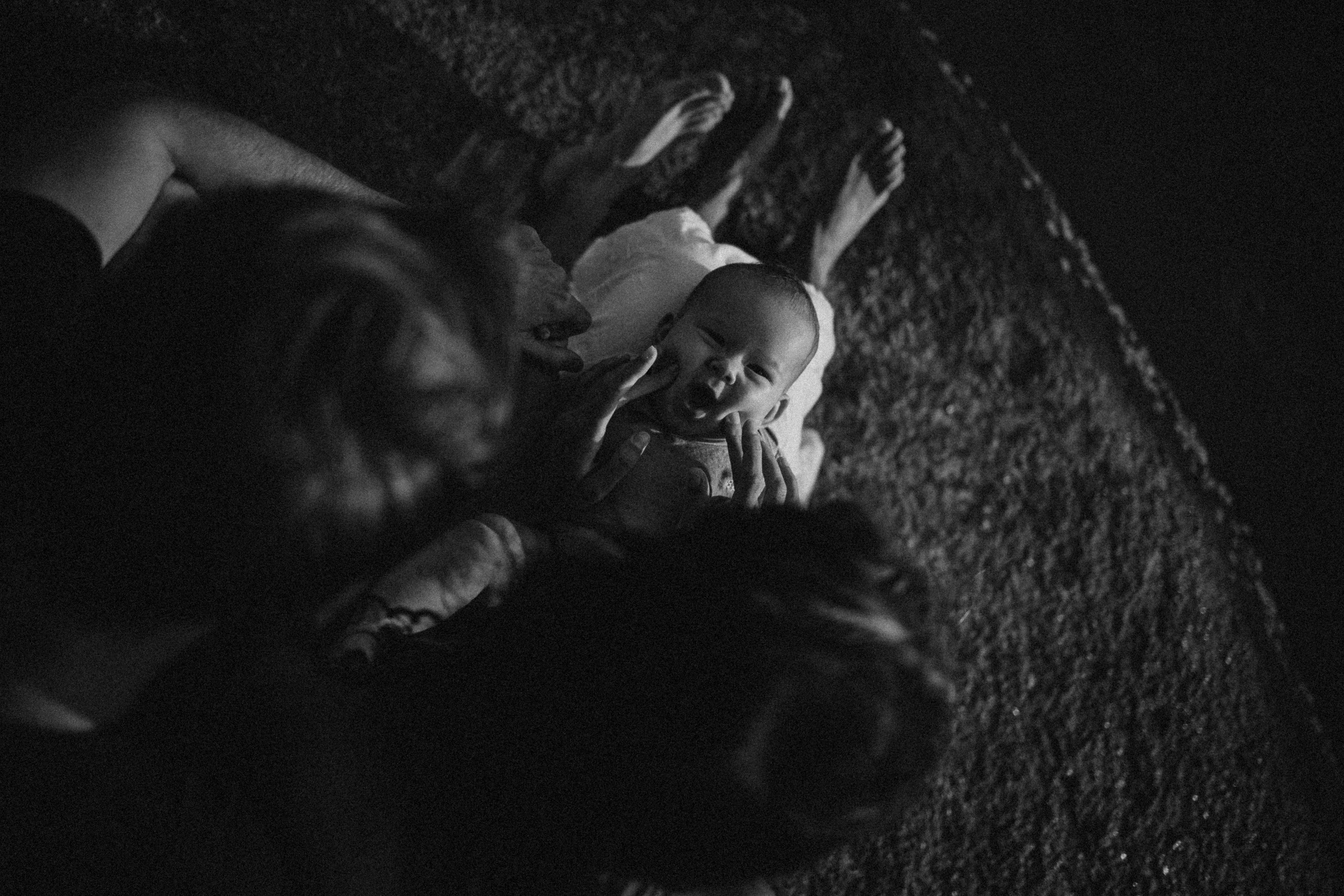The Story of Flora. Fotografa documental de familia e nascimento em Florianópolis SC Daria Ermolaev