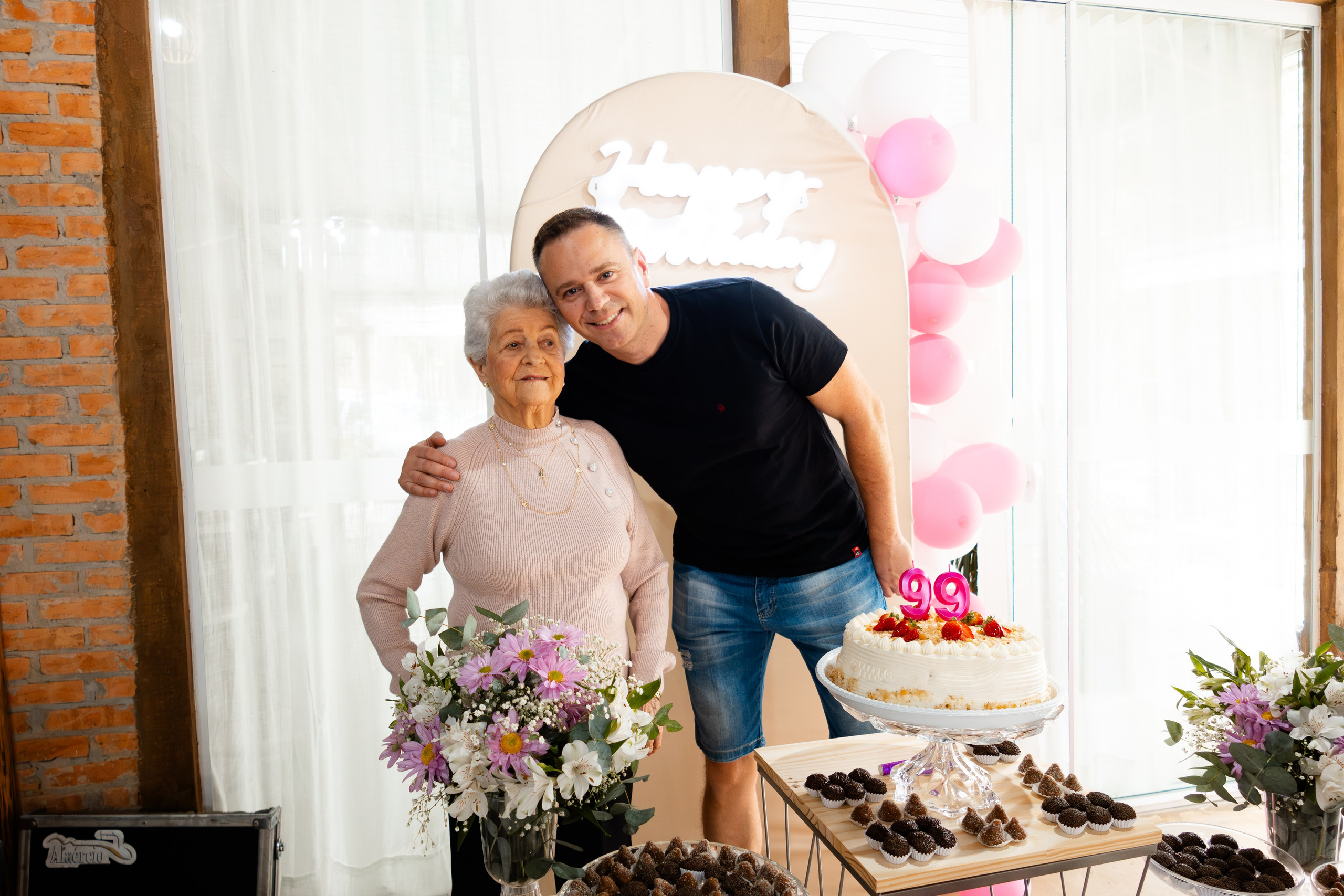 Aniversário 99 anos. Lumiere Filmes e Fotos
