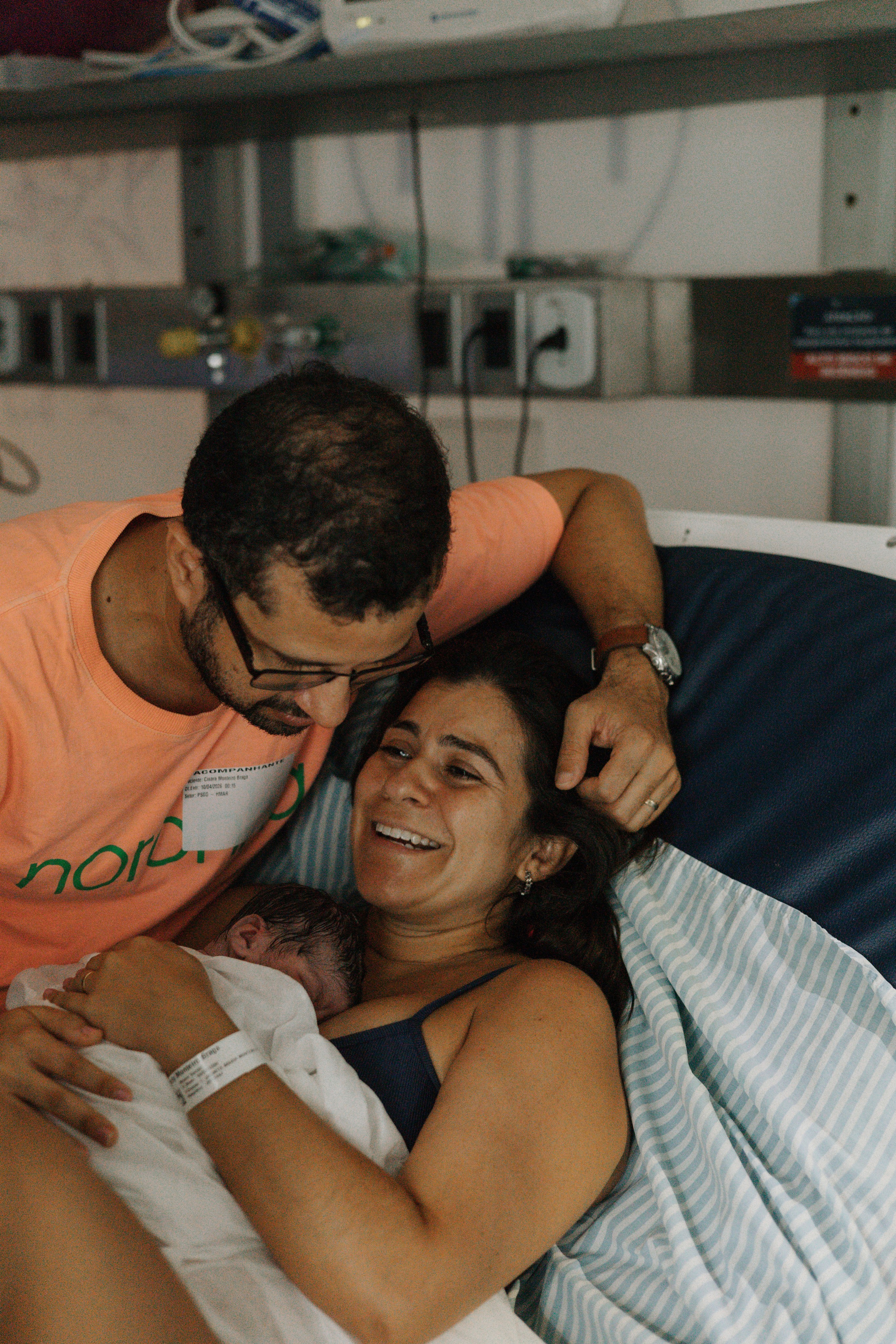 Nascimento Rael. Fotos e filme de partos & famílias
