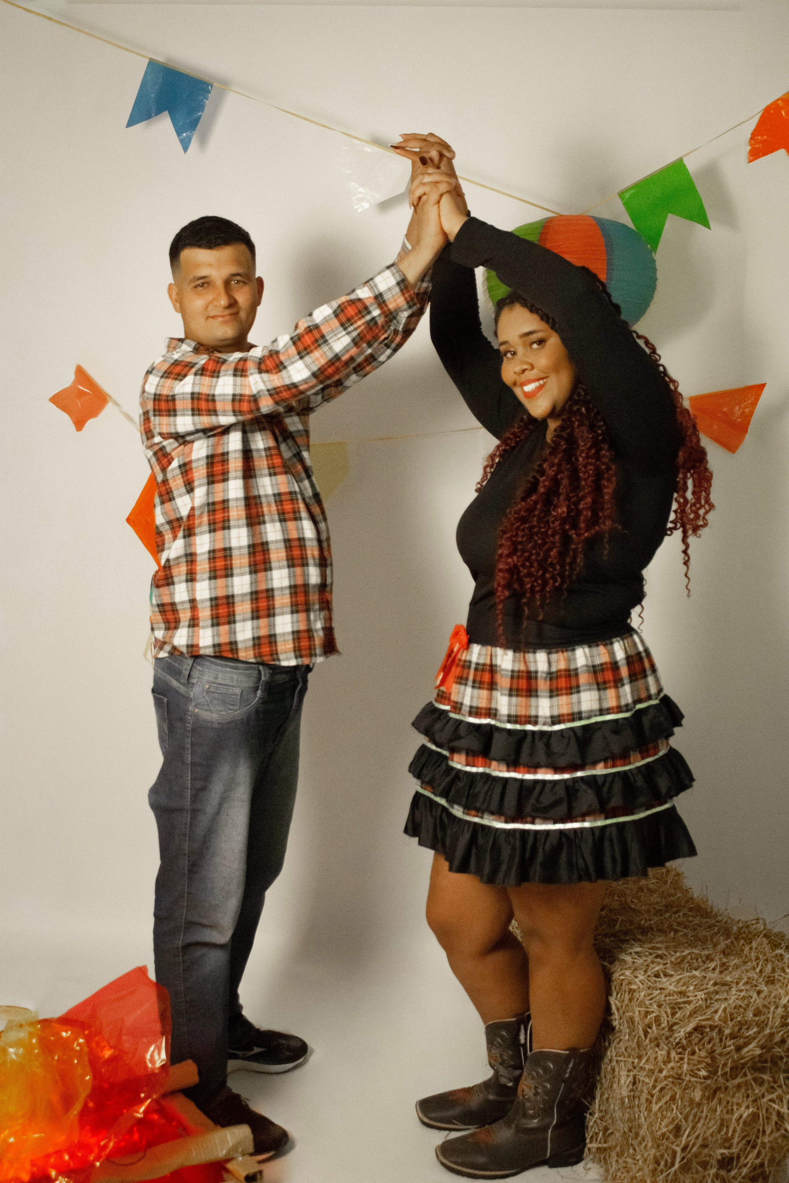 Sessão de fotos temática: Festa Junina do casal Natasha & Gabriel