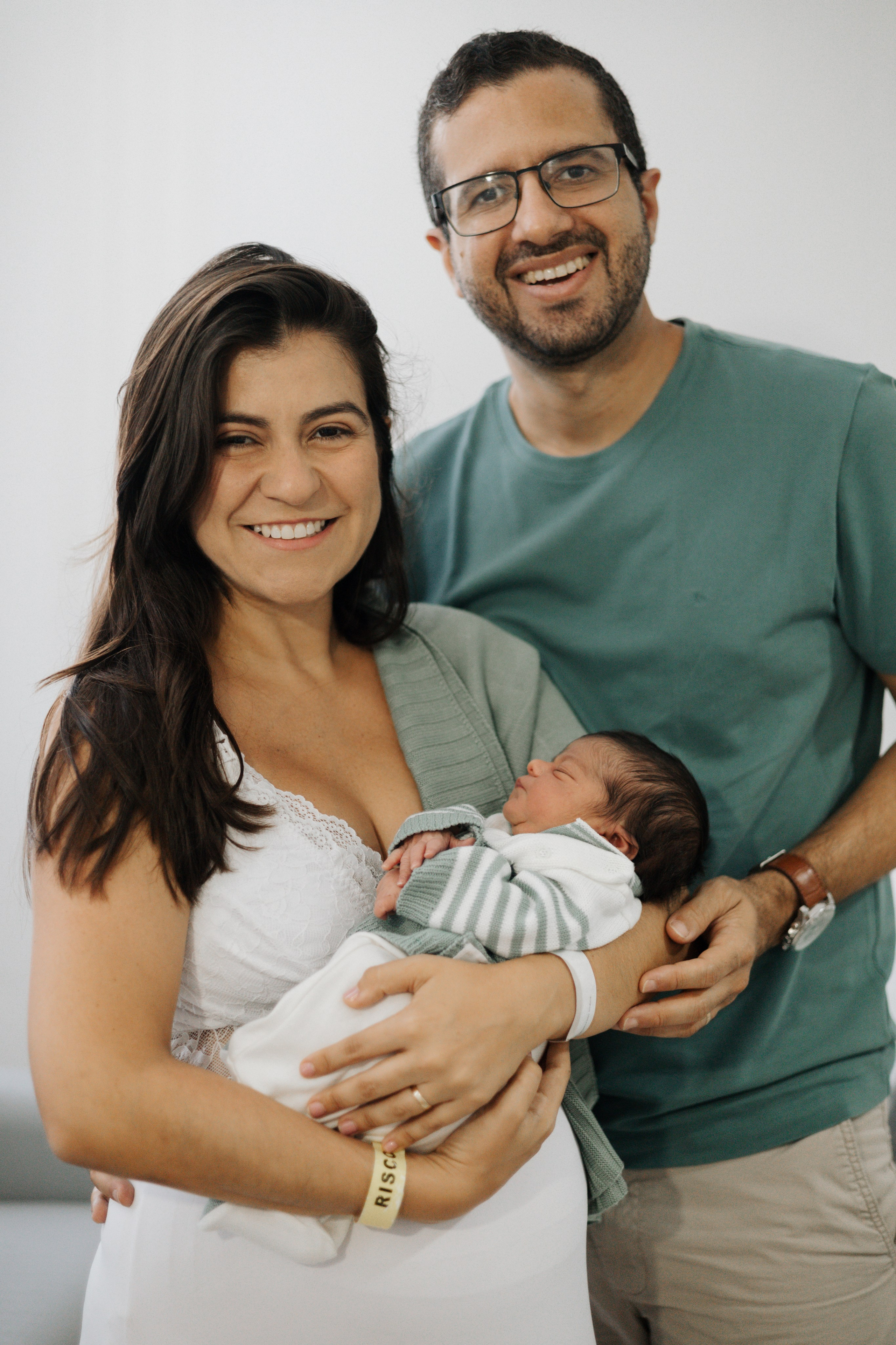 Nascimento Rael. Fotos e filme de partos & famílias
