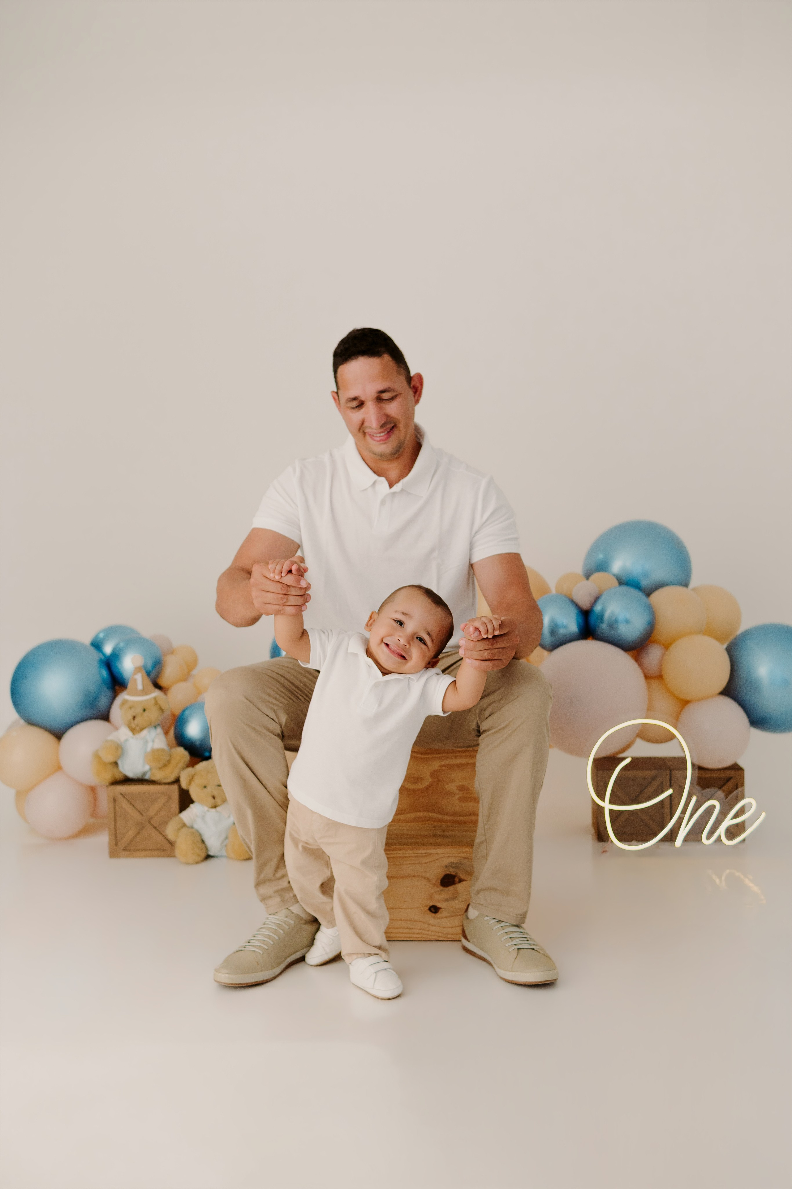 Ensaio de aniversário 1 ano de João| Fotografia Infantil em estúdio Vitória da Conquista. Estúdio Natani Fotografia