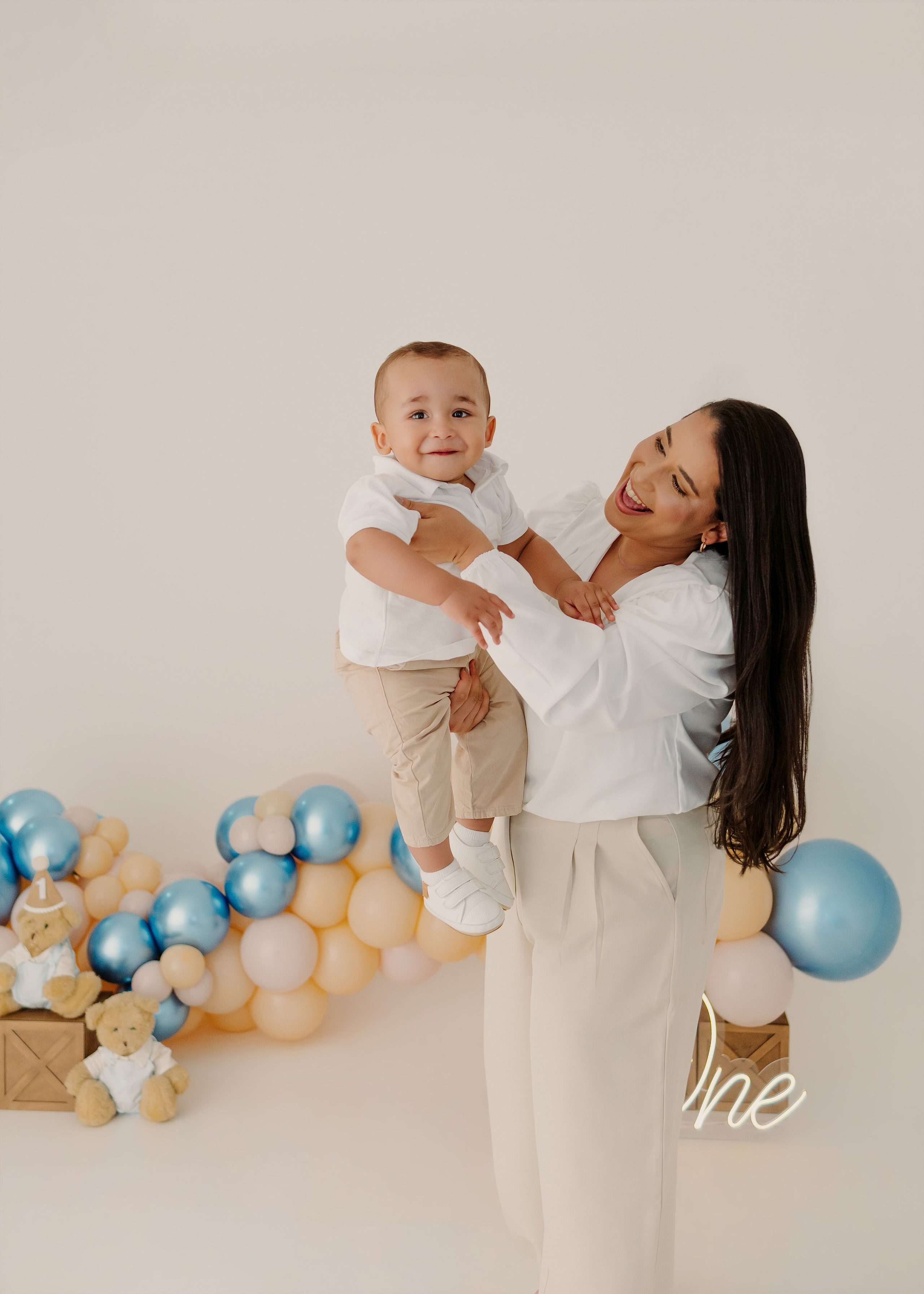 Ensaio de aniversário 1 ano de João| Fotografia Infantil em estúdio Vitória da Conquista. Estúdio Natani Fotografia