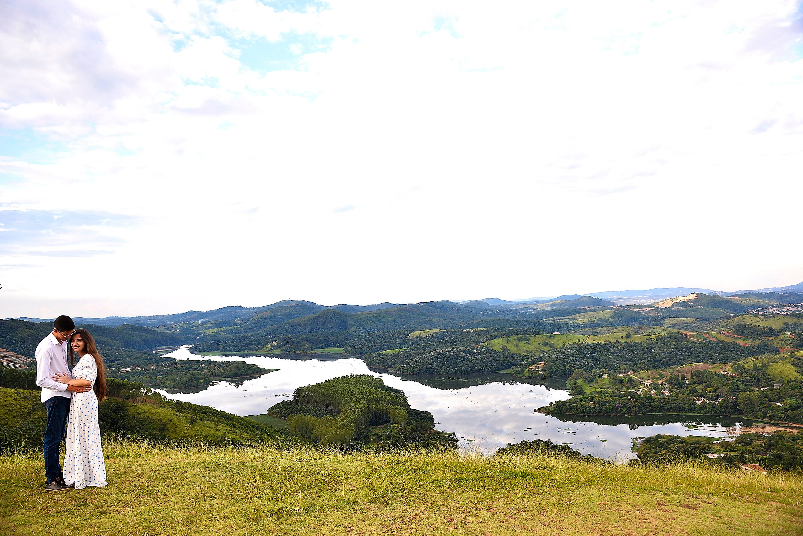 Isabela & Matheus — Morro do Capuava, Pirapora do Bom Jesus. Produtora Bride