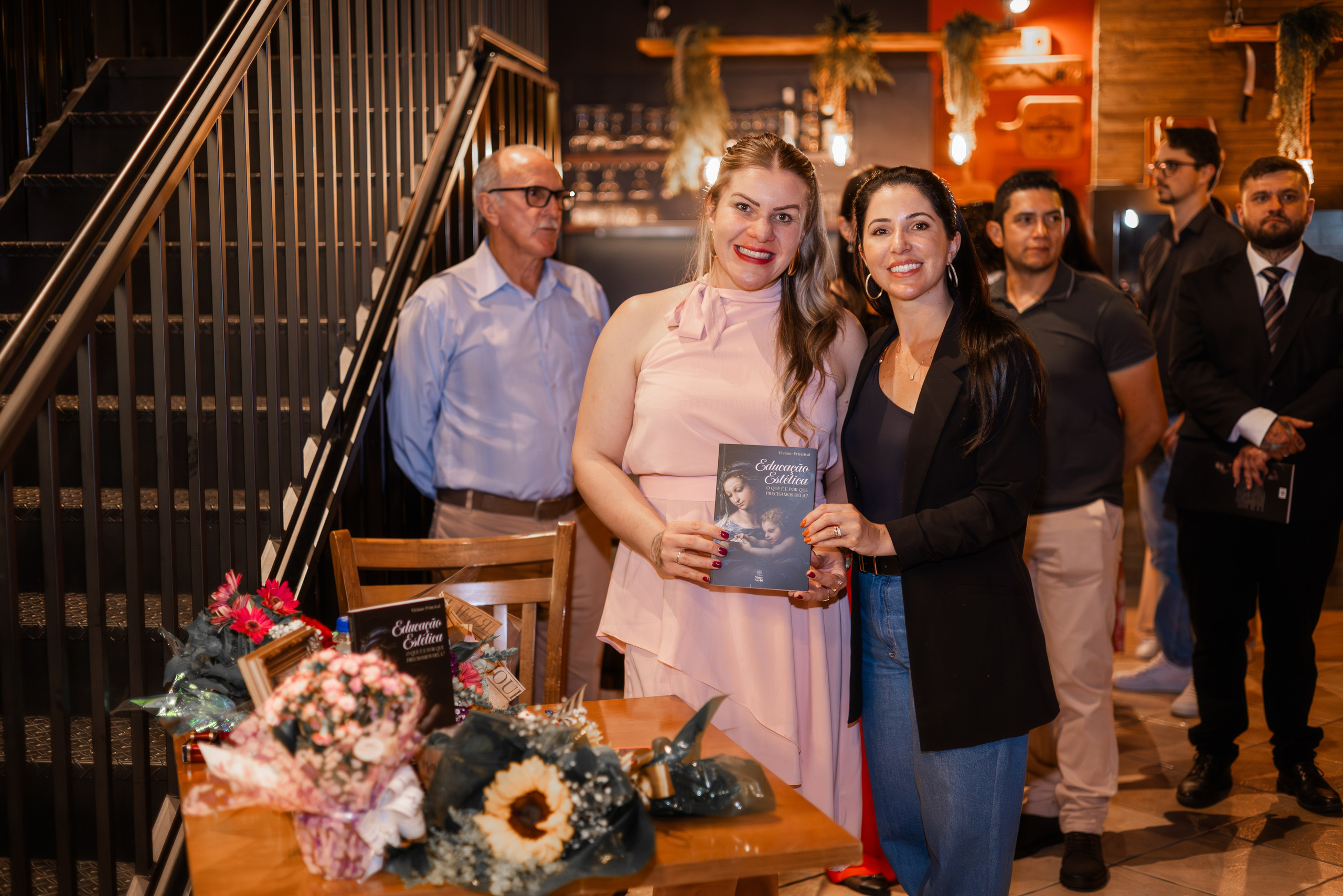 Lançamento de Livro Vivi Princival. Lumiere Filmes e Fotos