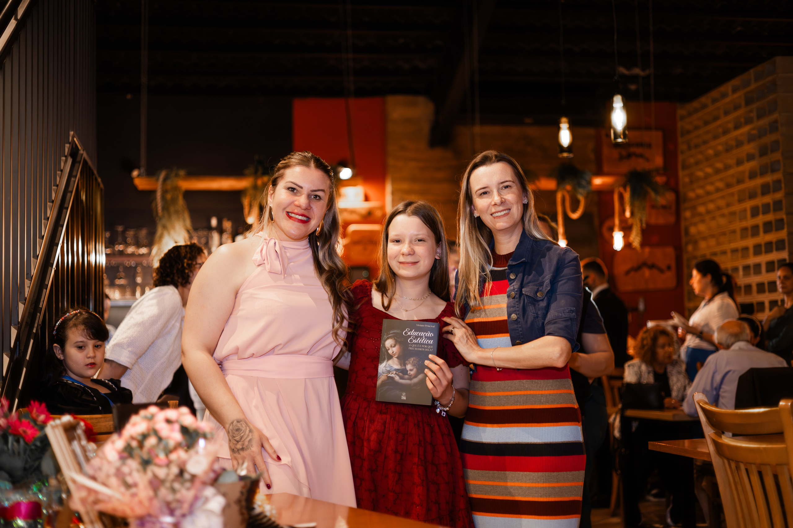 Lançamento de Livro Vivi Princival. Lumiere Filmes e Fotos