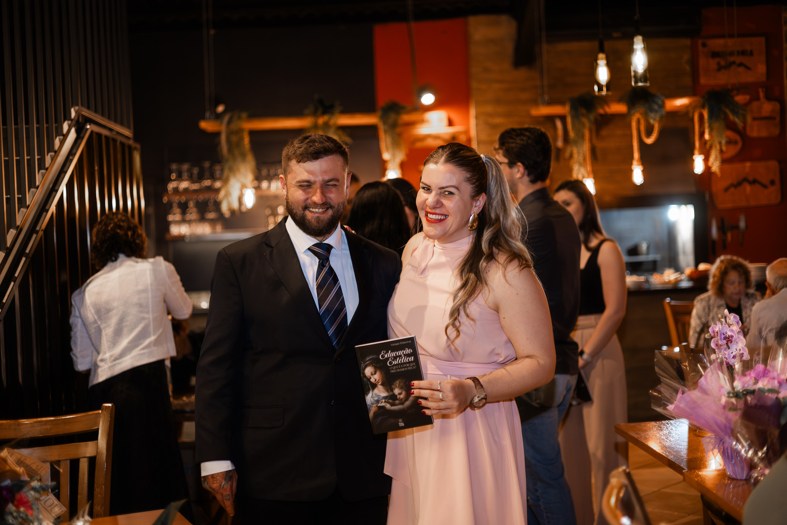 Lançamento de Livro Vivi Princival. Lumiere Filmes e Fotos
