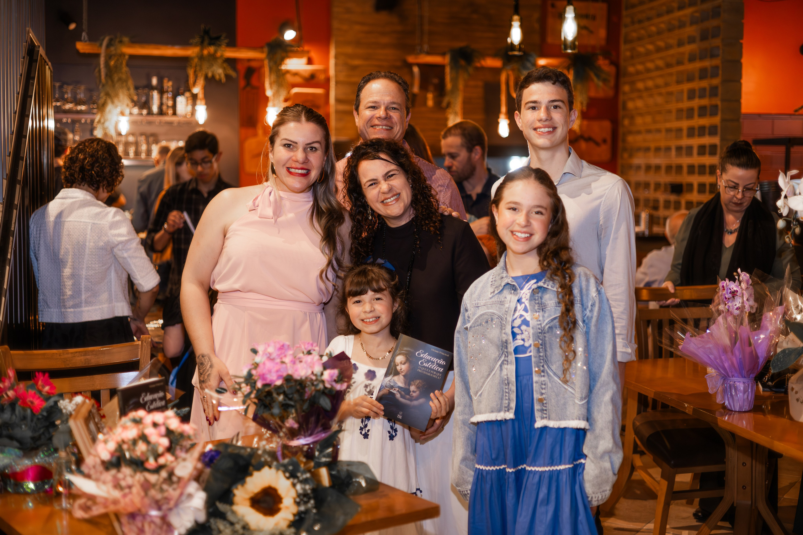 Lançamento de Livro Vivi Princival. Lumiere Filmes e Fotos