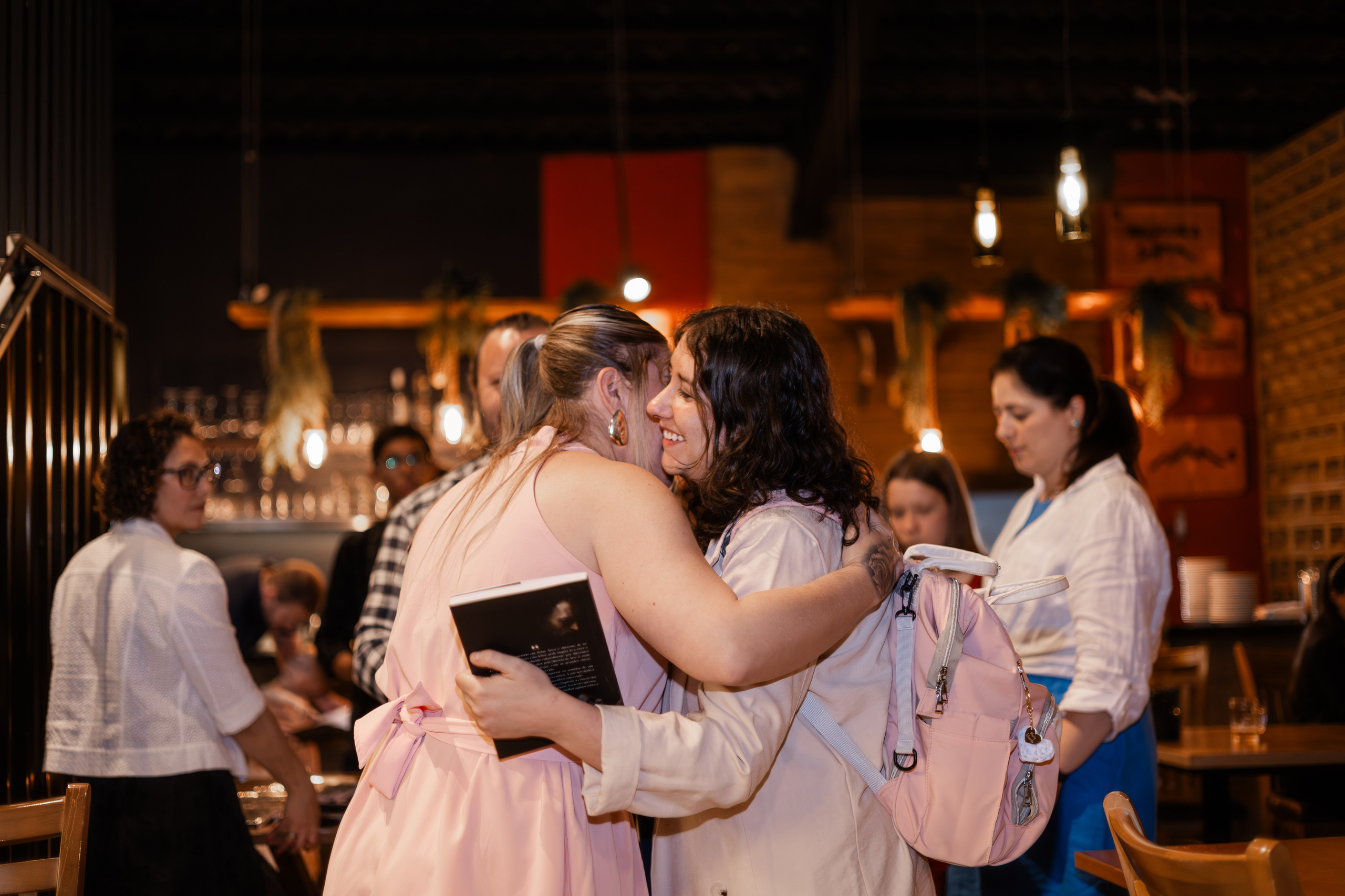 Lançamento de Livro Vivi Princival. Lumiere Filmes e Fotos