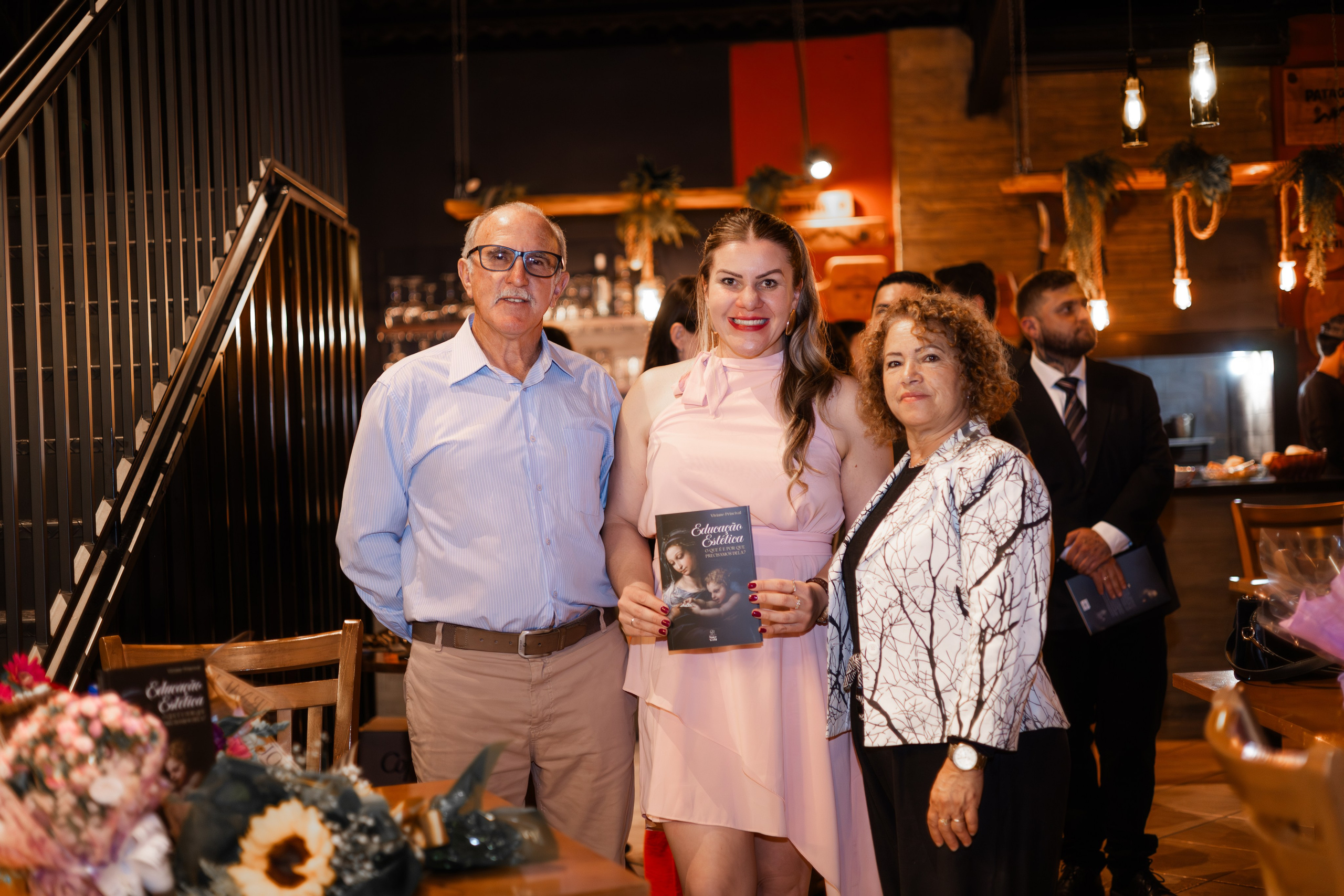 Lançamento de Livro Vivi Princival. Lumiere Filmes e Fotos