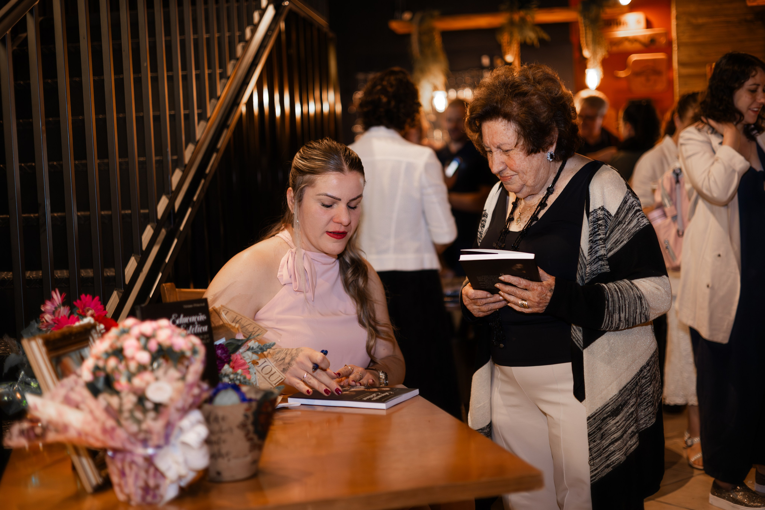 Lançamento de Livro Vivi Princival. Lumiere Filmes e Fotos