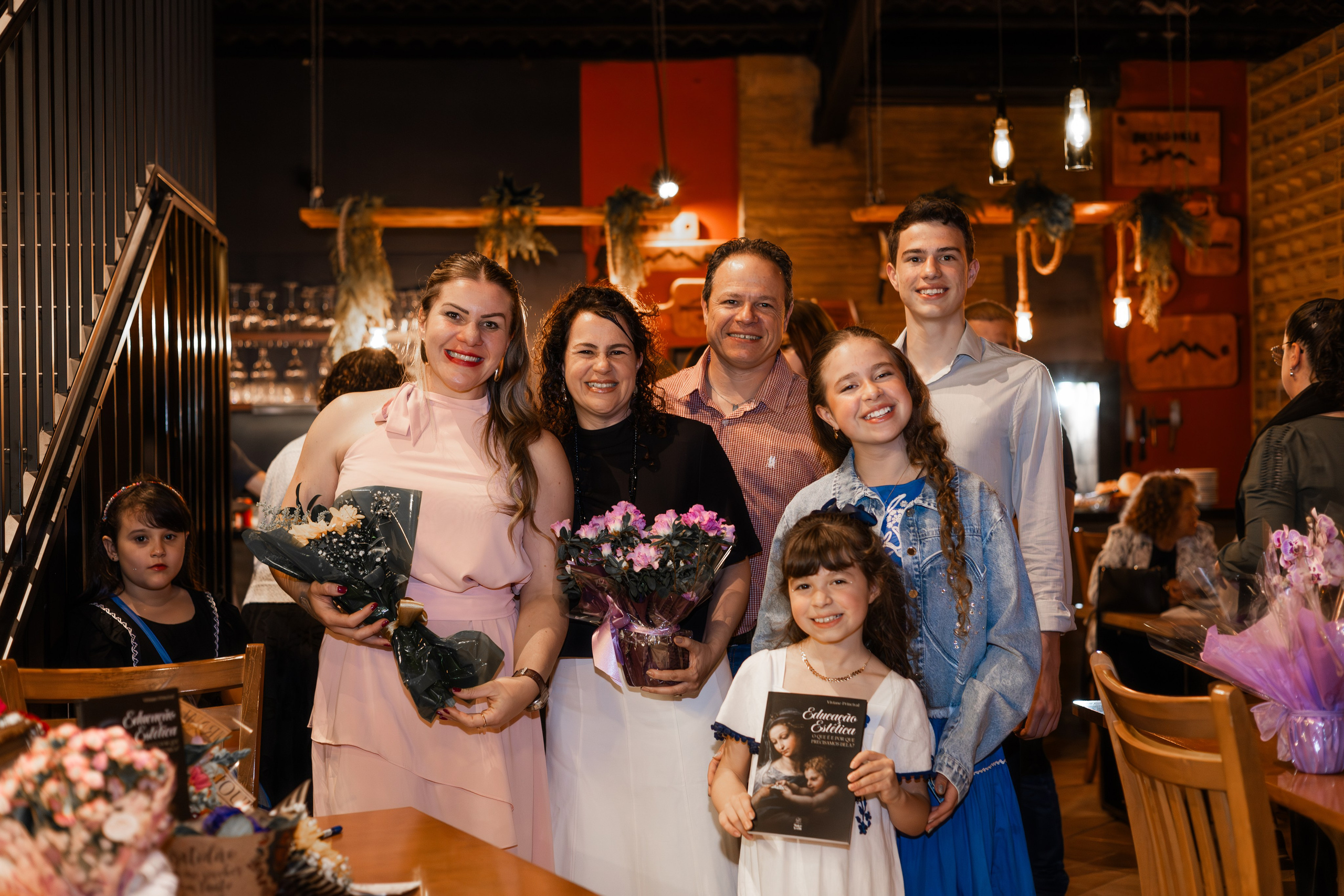 Lançamento de Livro Vivi Princival. Lumiere Filmes e Fotos