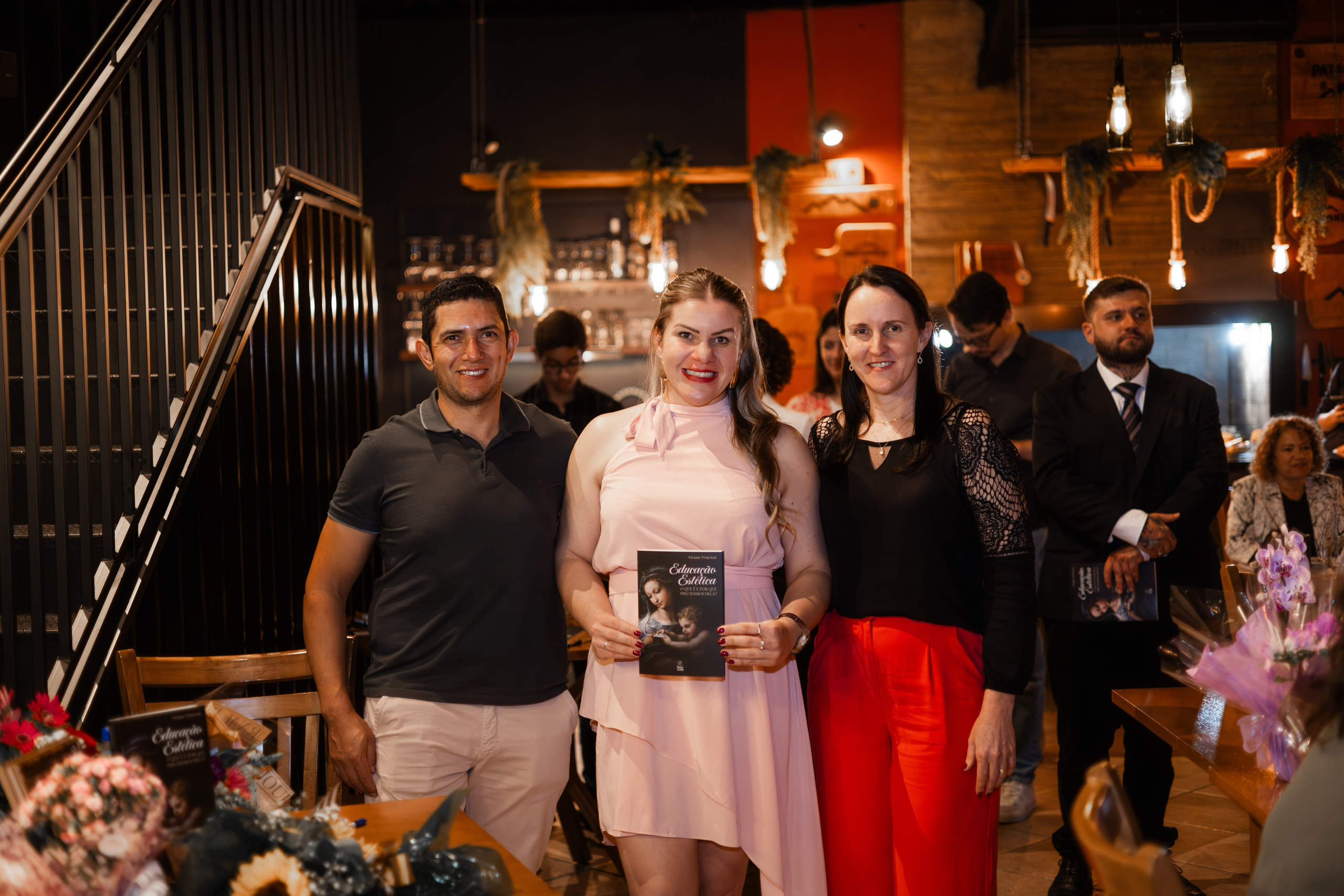 Lançamento de Livro Vivi Princival. Lumiere Filmes e Fotos