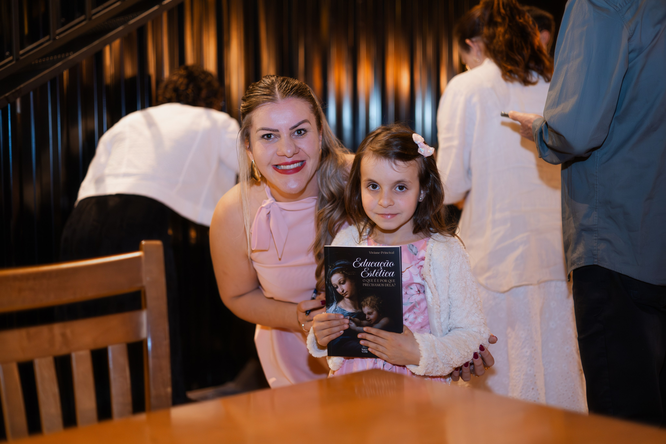 Lançamento de Livro Vivi Princival. Lumiere Filmes e Fotos