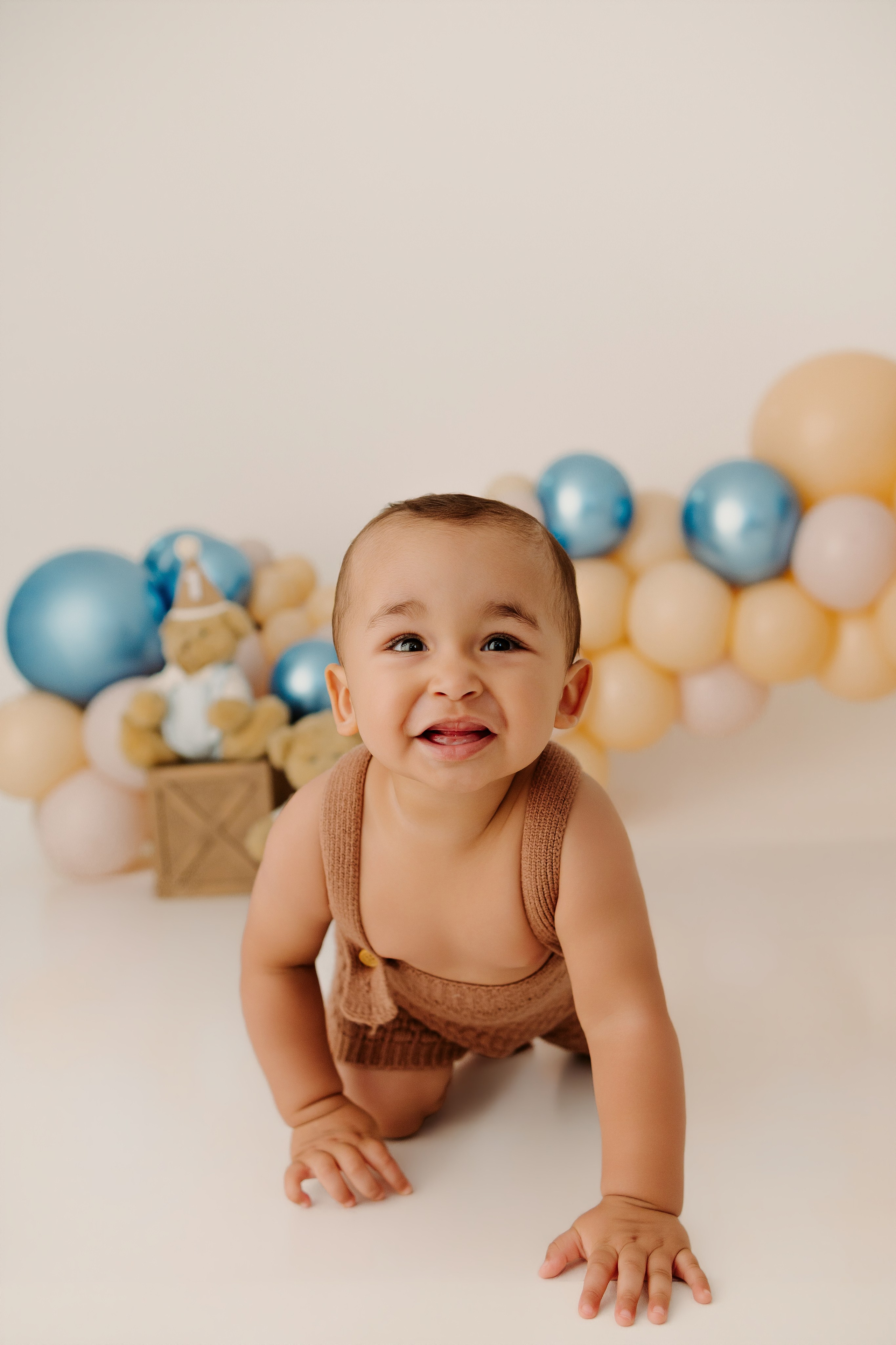 Ensaio de aniversário 1 ano de João| Fotografia Infantil em estúdio Vitória da Conquista. Estúdio Natani Fotografia