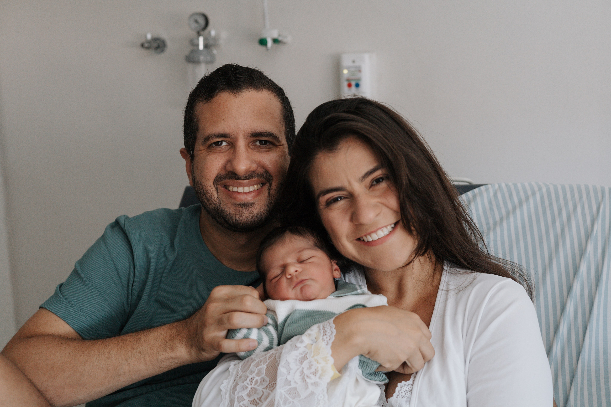 Nascimento Rael. Fotos e filme de partos & famílias