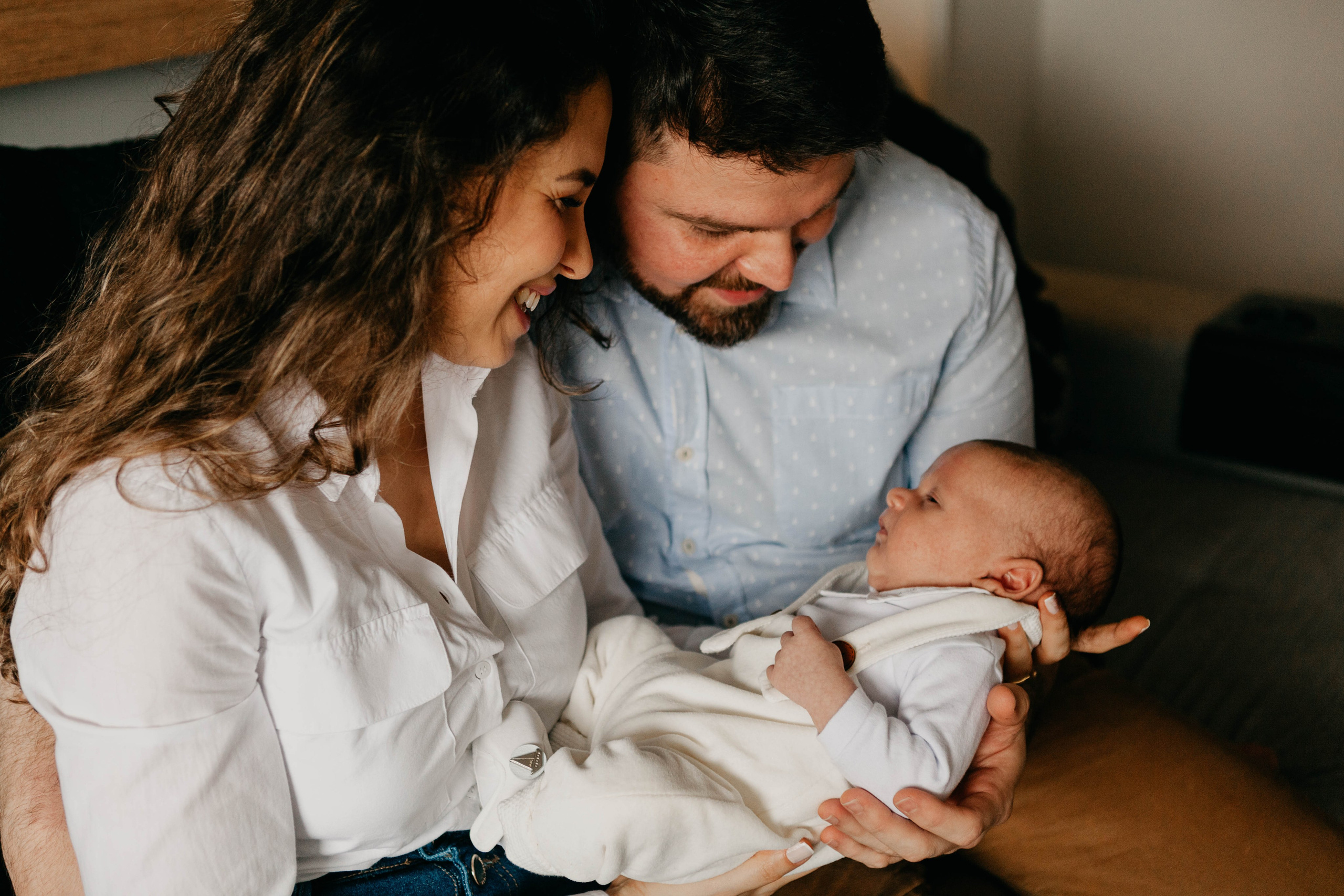 Bebê em casa. Fotógrafa de família