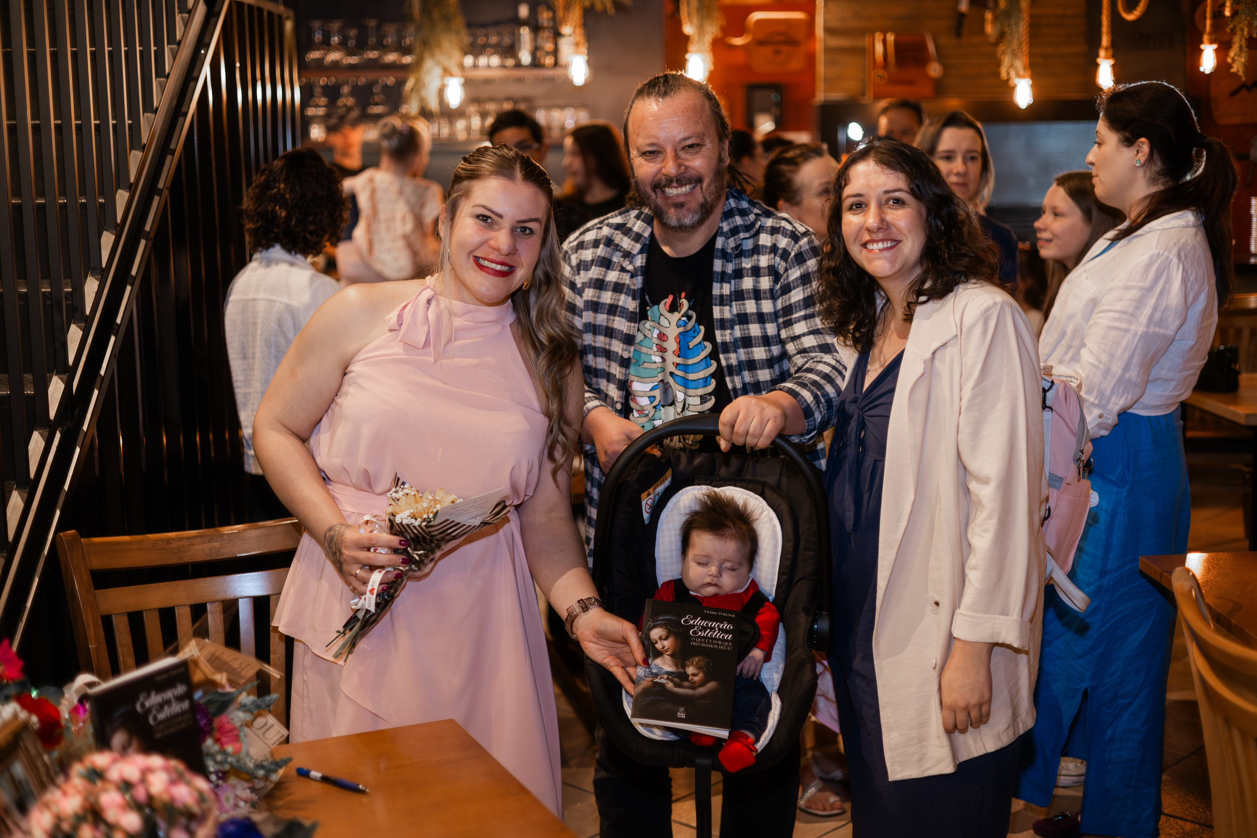 Lançamento de Livro Vivi Princival. Lumiere Filmes e Fotos