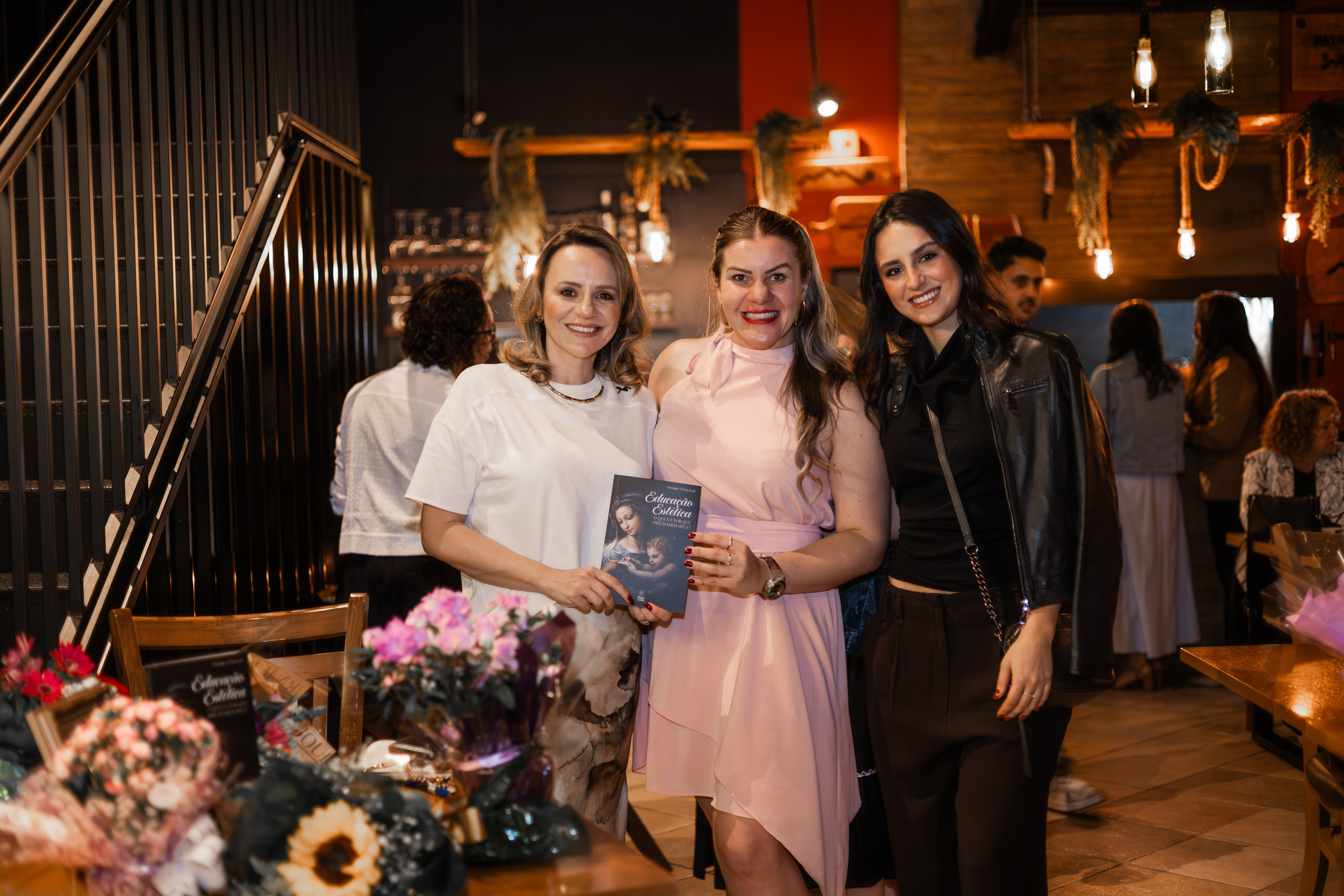 Lançamento de Livro Vivi Princival. Lumiere Filmes e Fotos